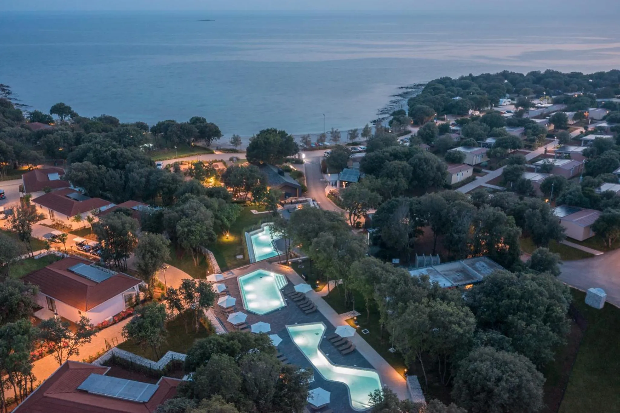 Night in Luxury Glamping Beach Villas Porto Bus