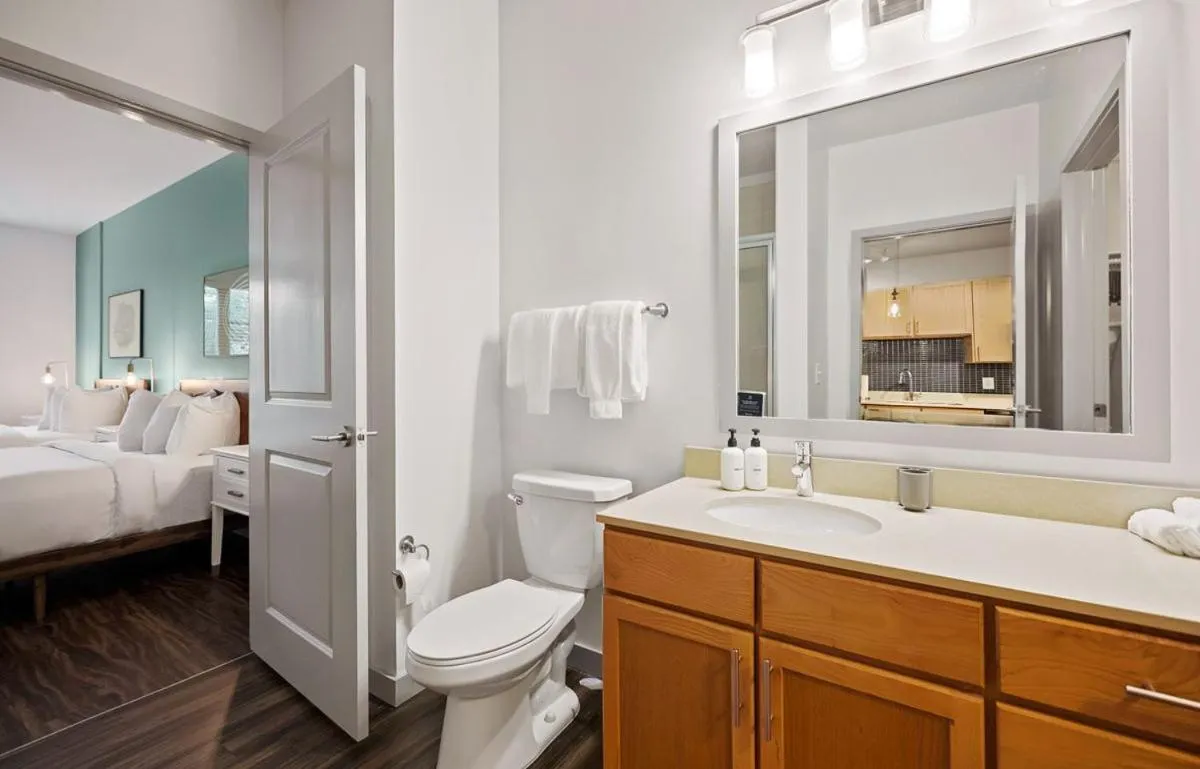 Bed in Placemakr Music Row - Vanderbilt