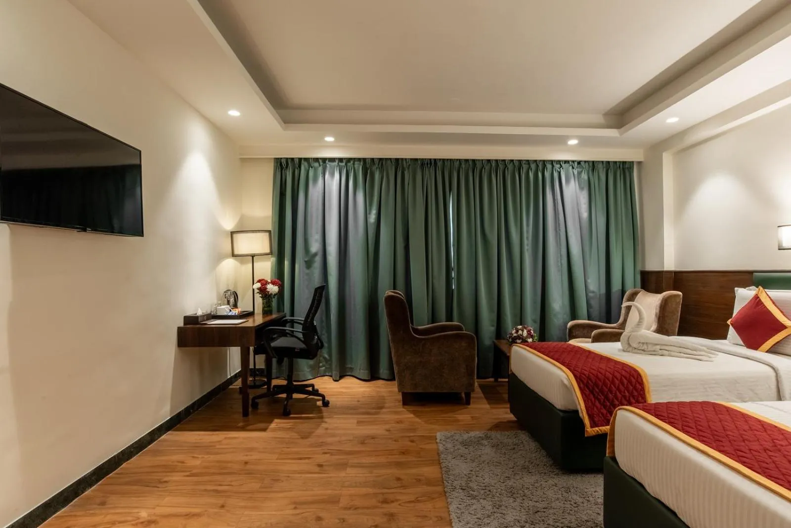 Photo of the whole room, Bed in Royal Regency