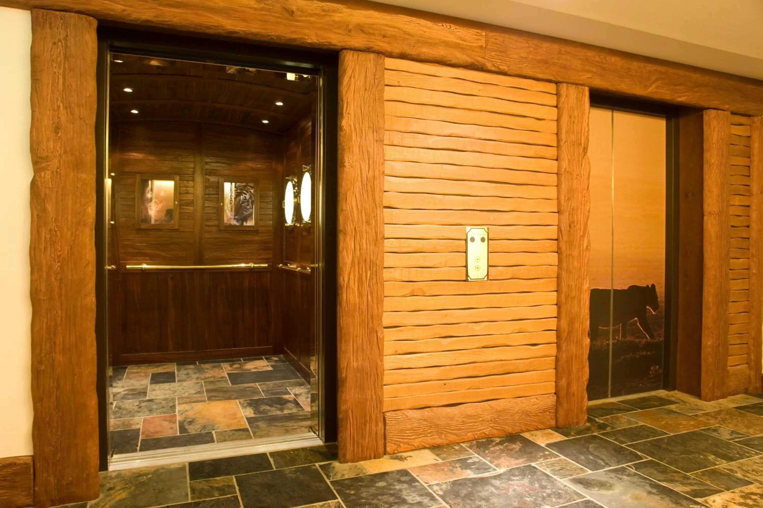 elevator in Park-Hotel Hagenbeck