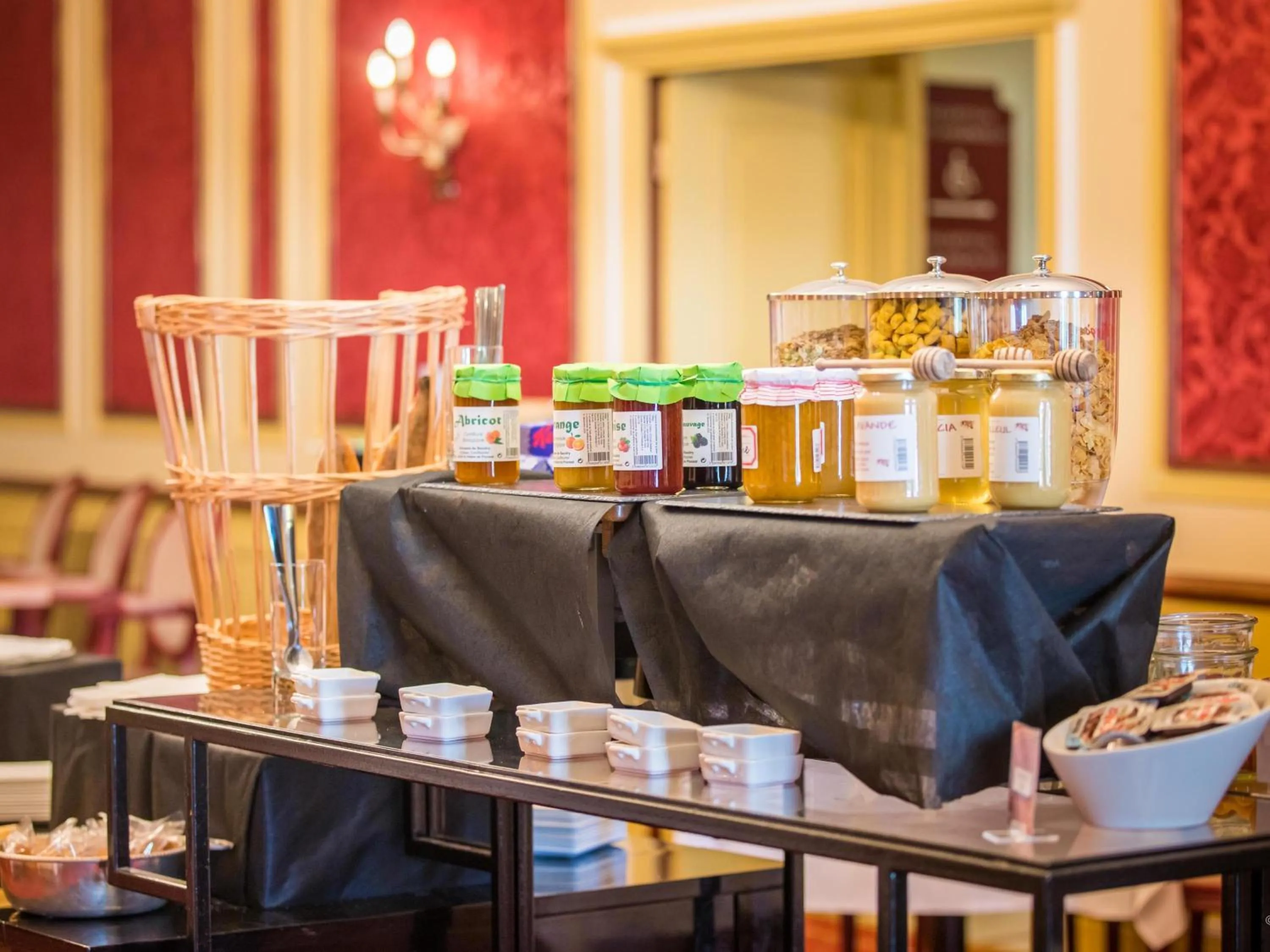 Breakfast in Mercure Moulins Centre Hôtel de Paris