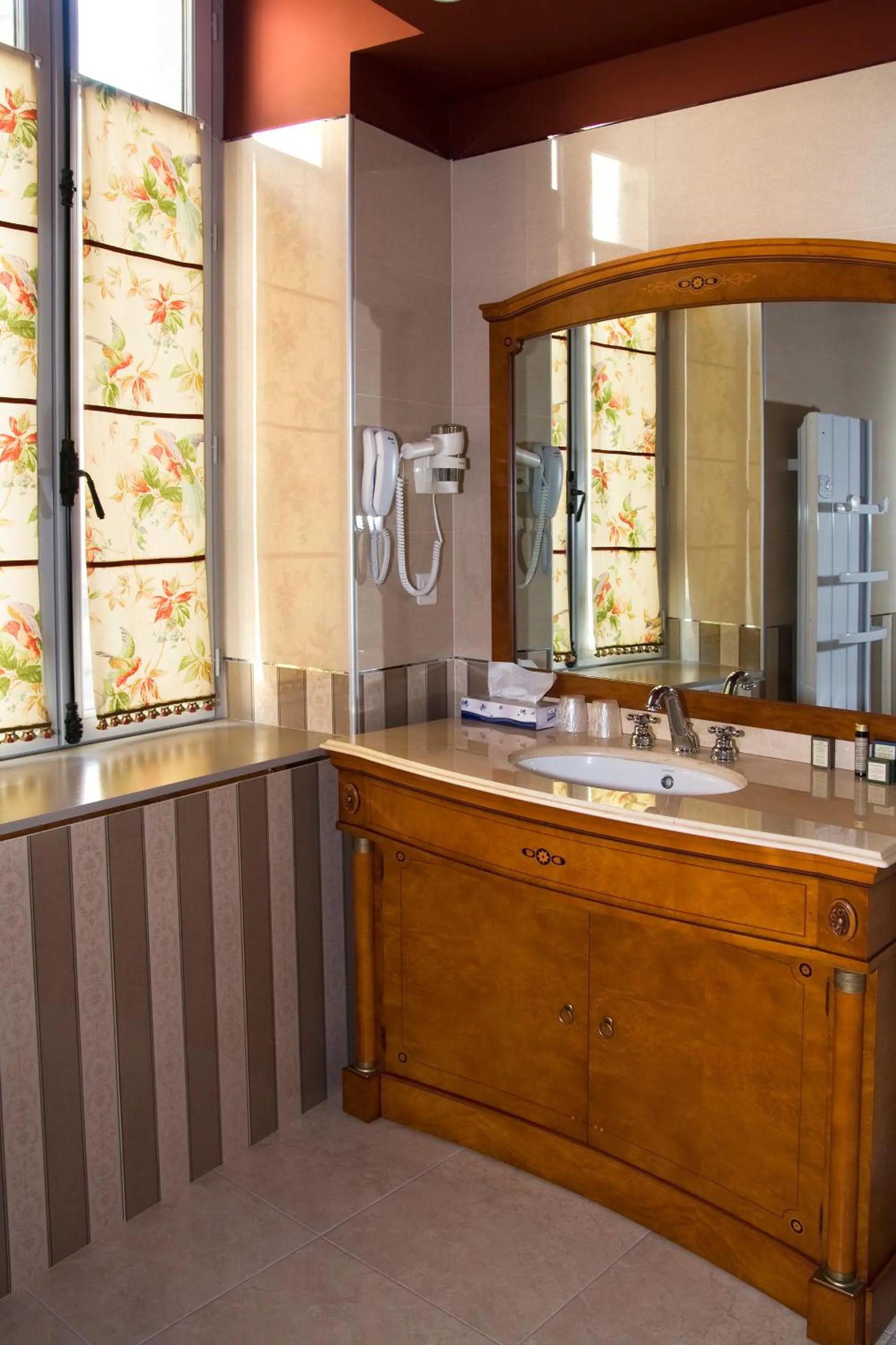 Bathroom in Mercure Moulins Centre Hôtel de Paris