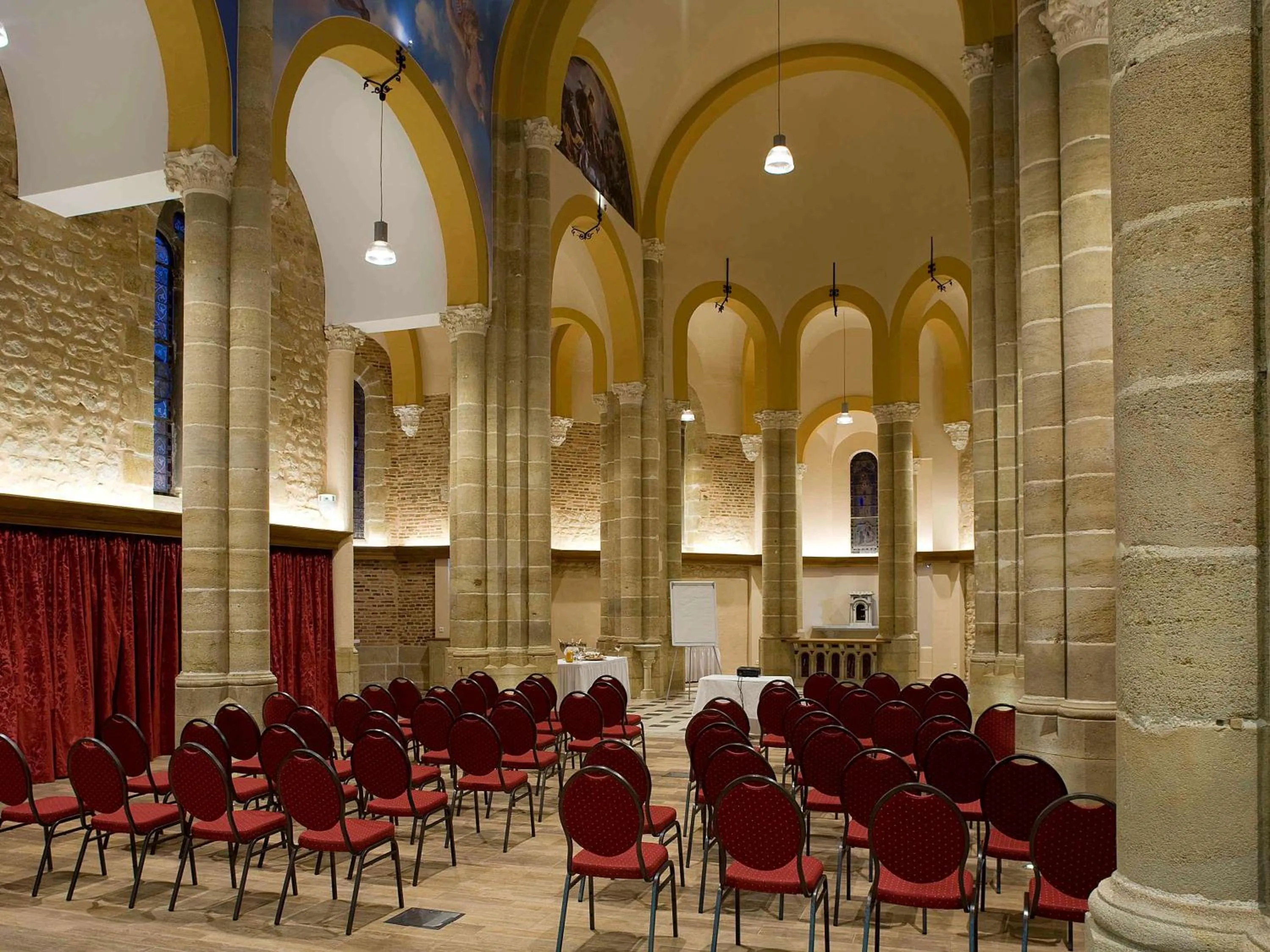 On site in Mercure Moulins Centre Hôtel de Paris