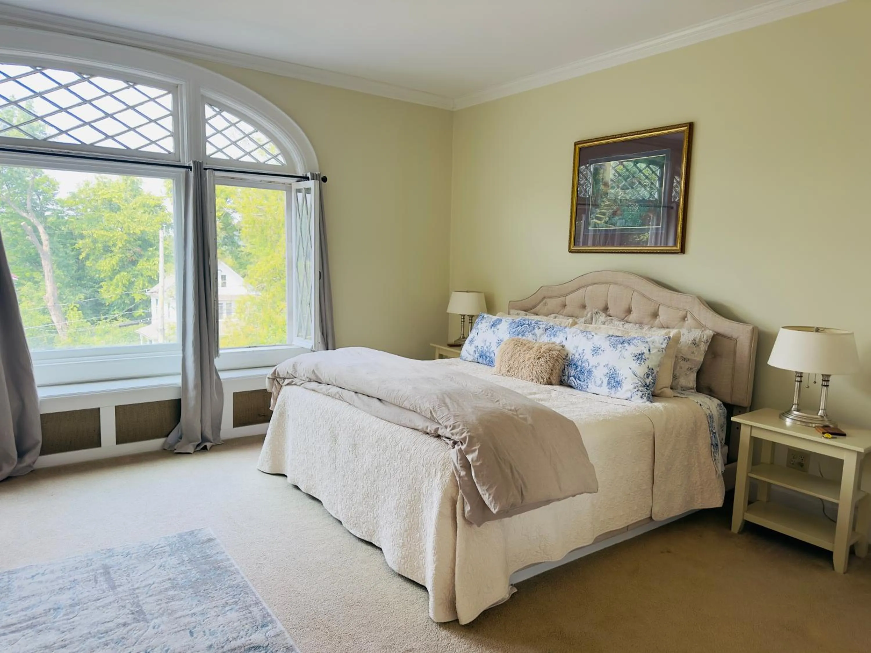 Bed in Franklin Manor Bed and Breakfast