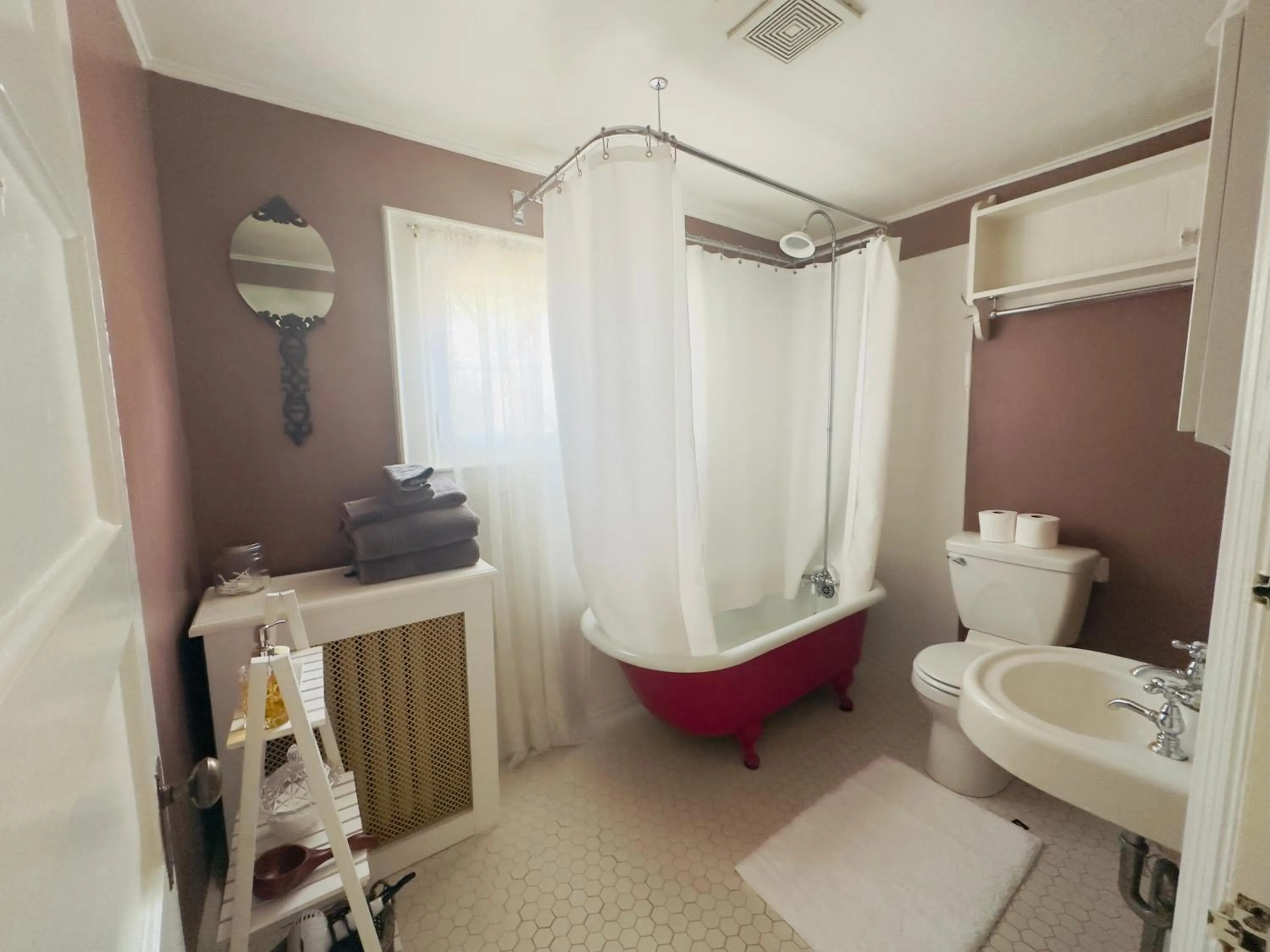 Shower in Franklin Manor Bed and Breakfast