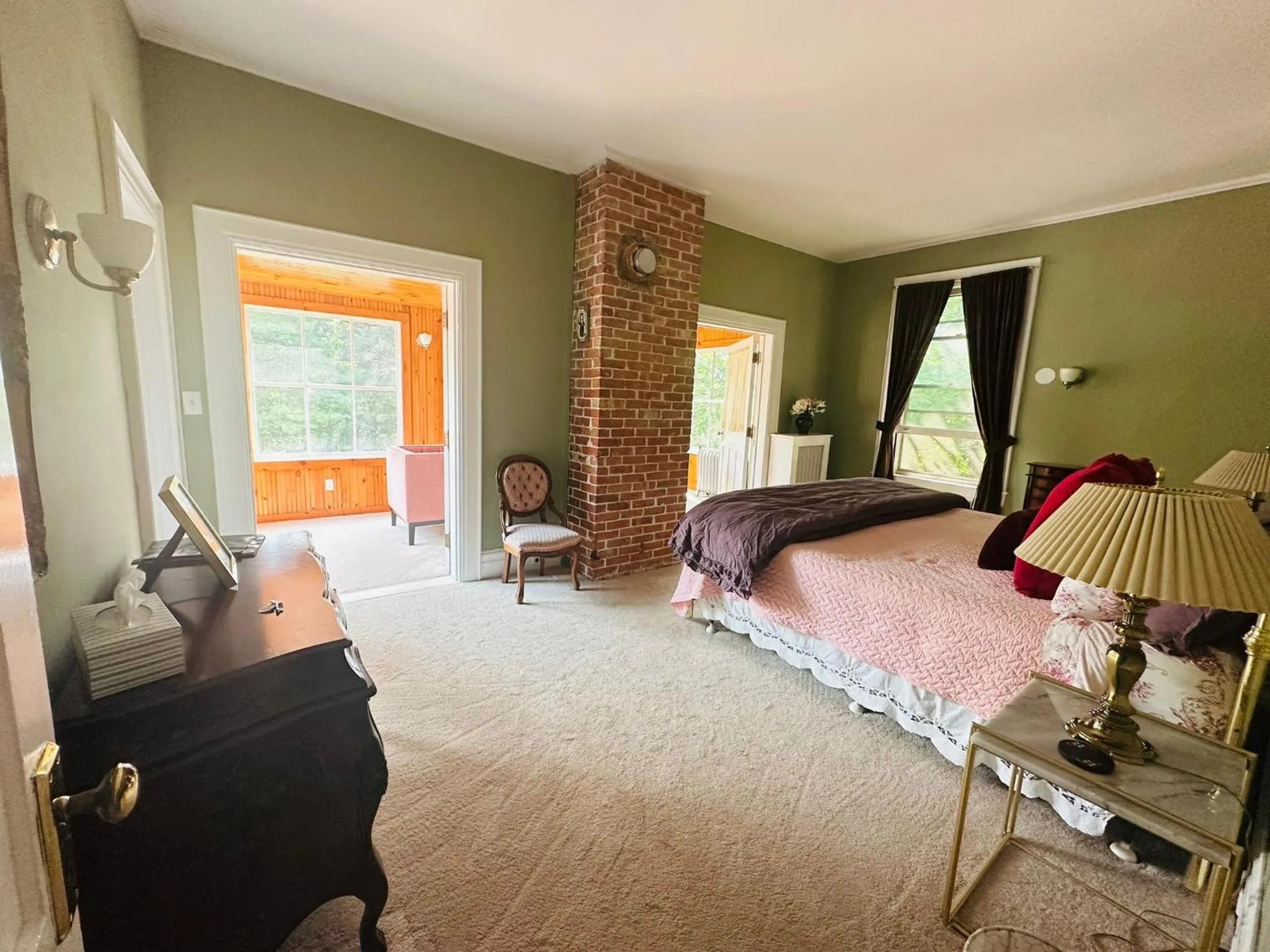 Patio, Bed in Franklin Manor Bed and Breakfast