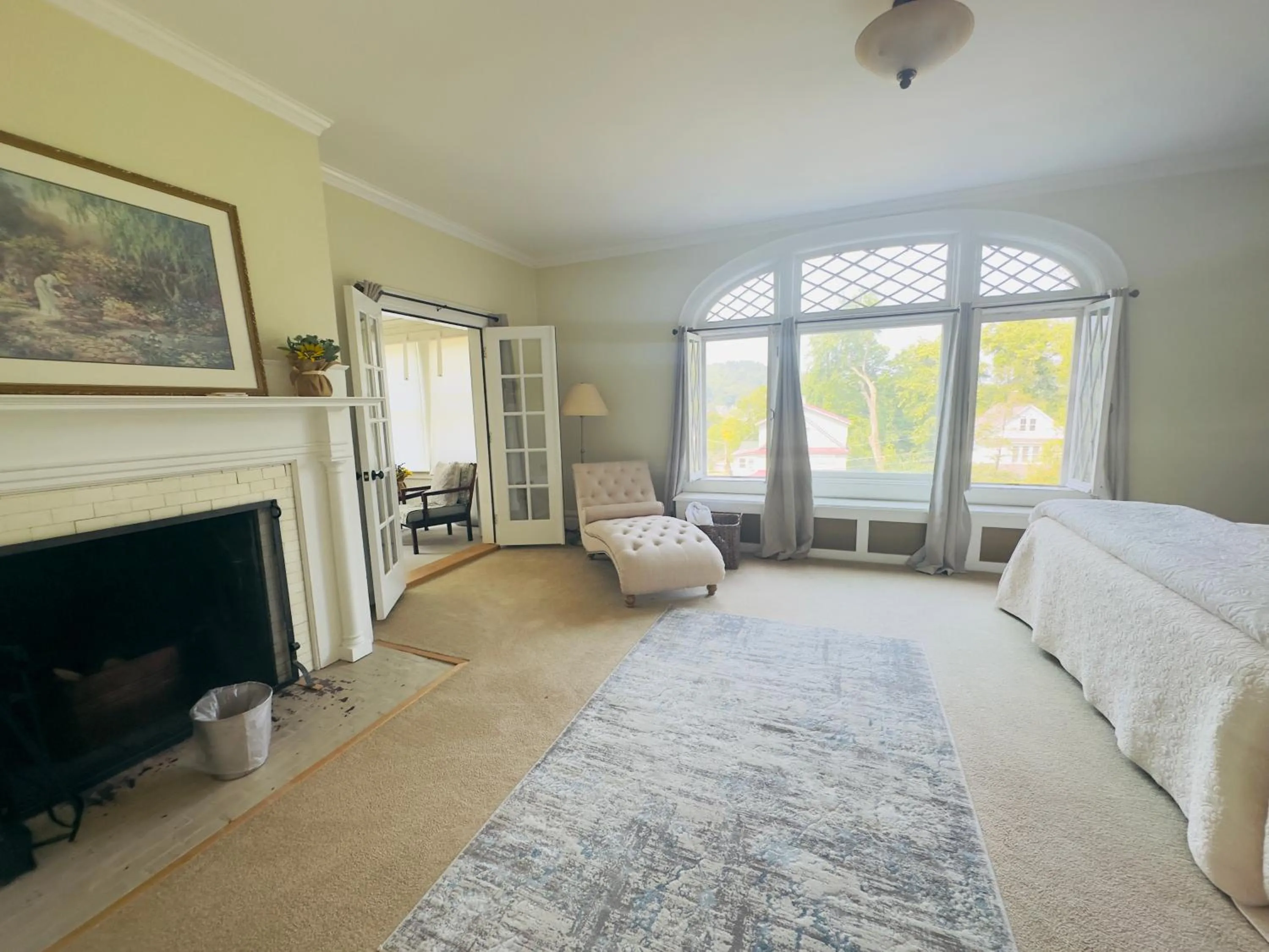 Bed in Franklin Manor Bed and Breakfast