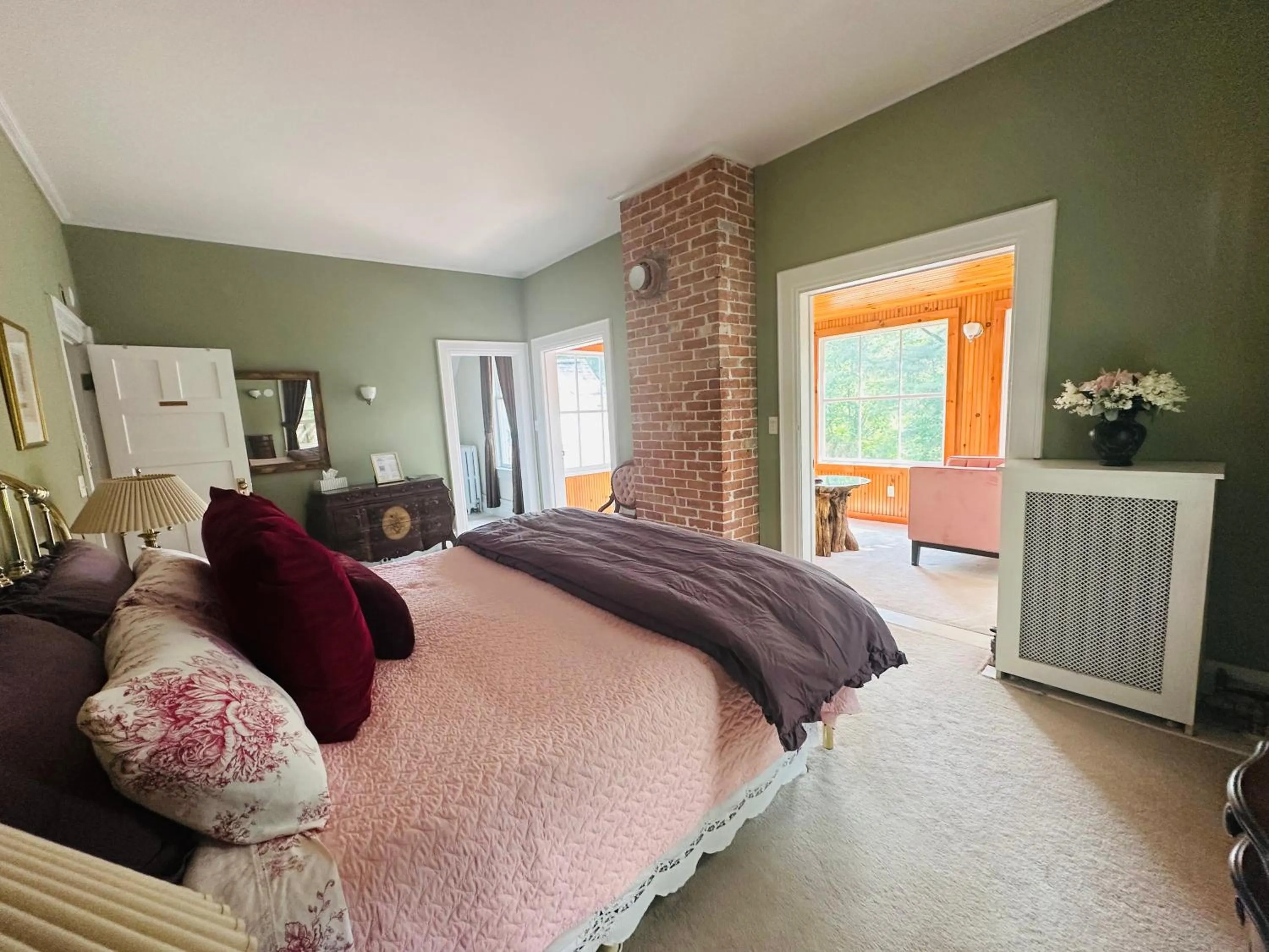Patio, Bed in Franklin Manor Bed and Breakfast