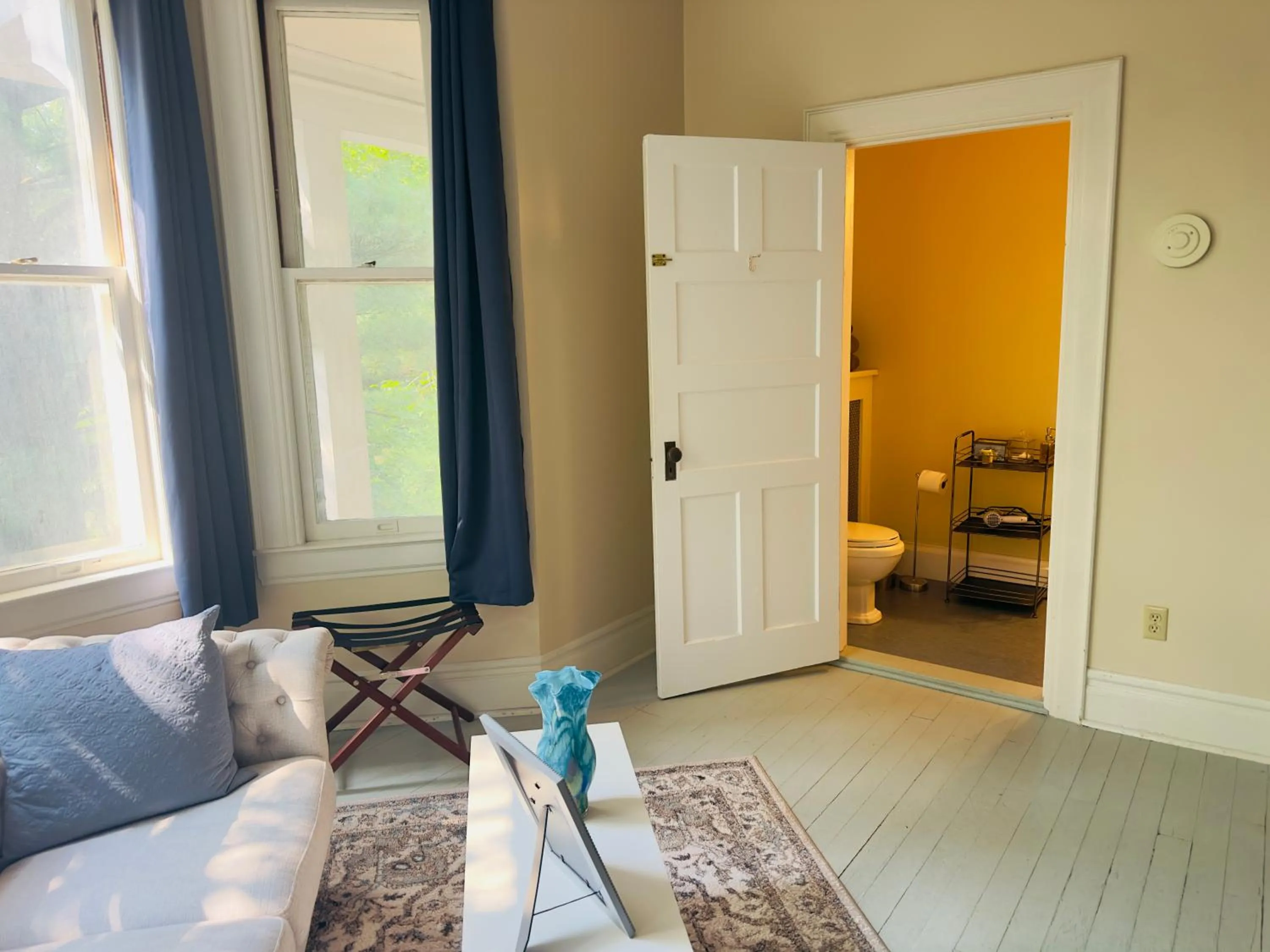 Bathroom, Bed in Franklin Manor Bed and Breakfast