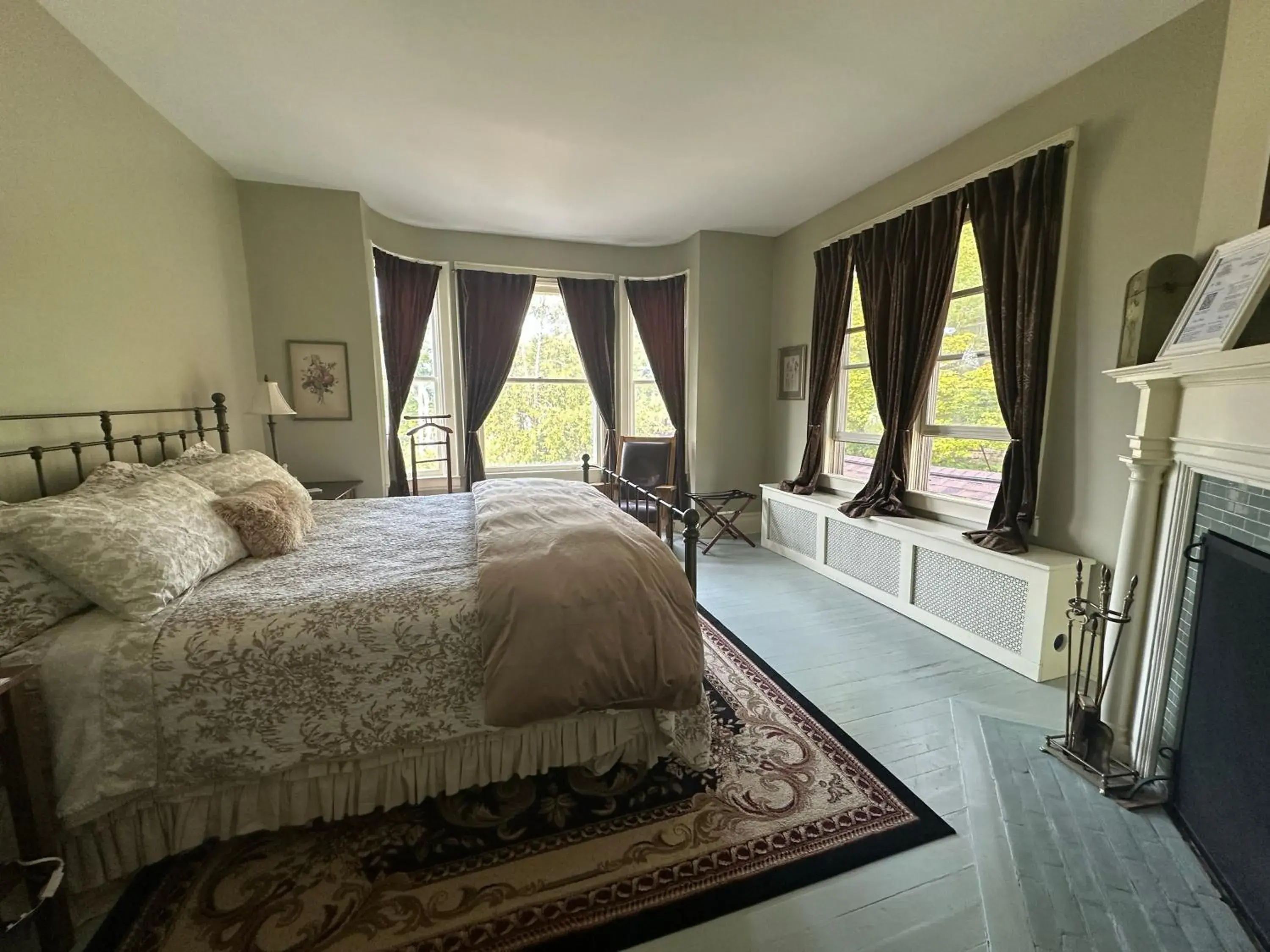 King Room in Franklin Manor Bed and Breakfast King Room in Franklin Manor Bed and Breakfast