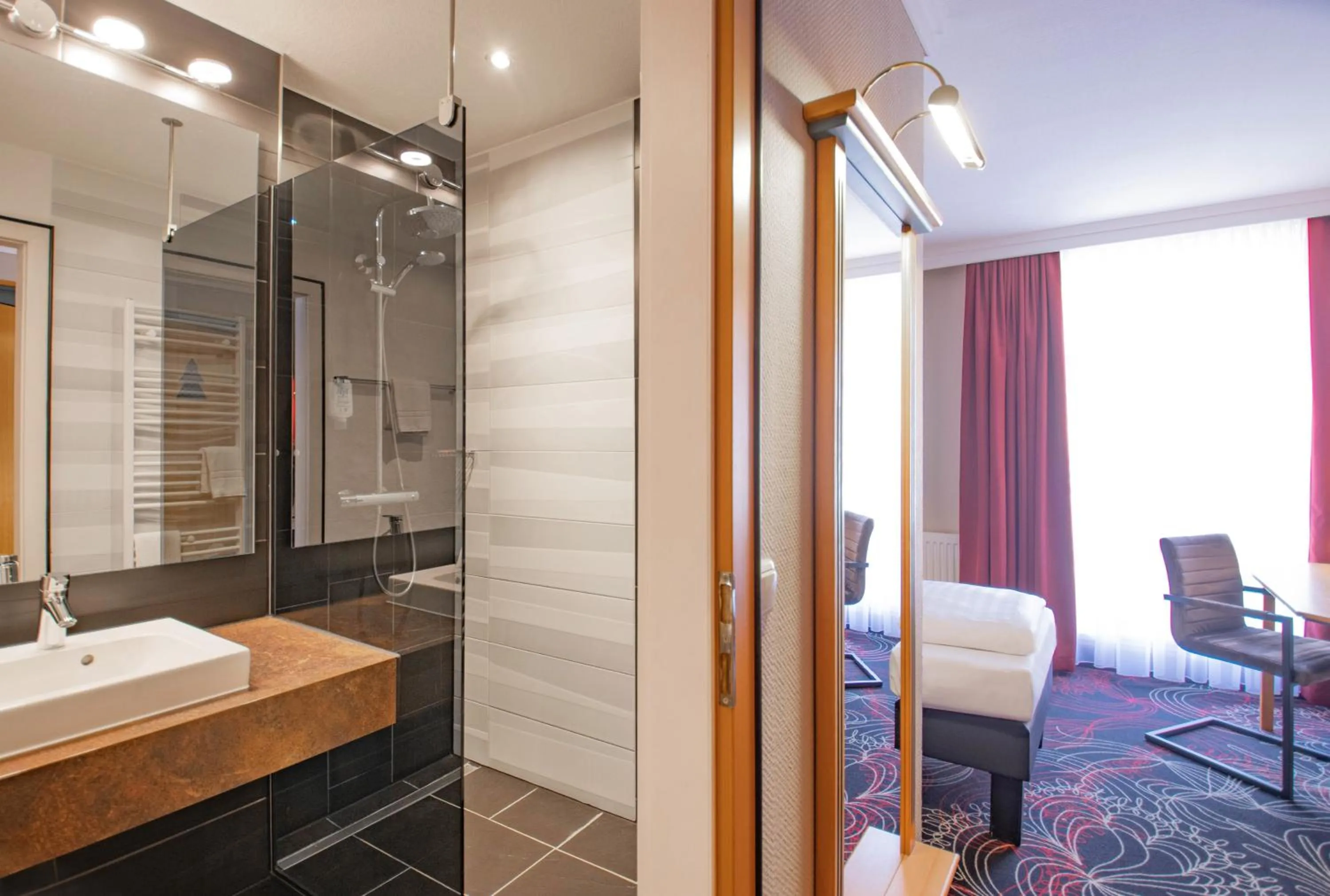 Photo of the whole room in Hotel Tanne Ilmenau