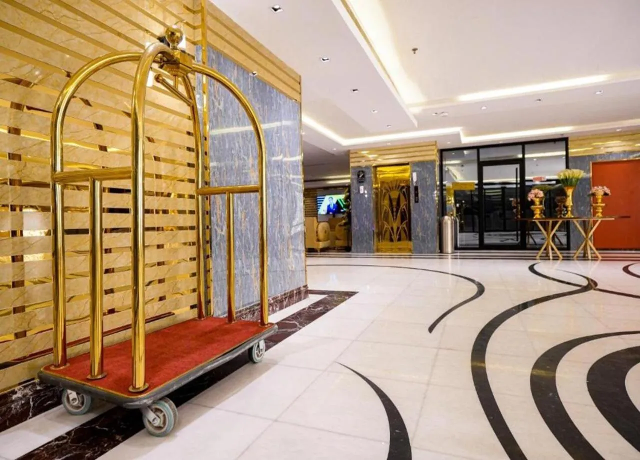 elevator in لامبرت للشقق المخدومة