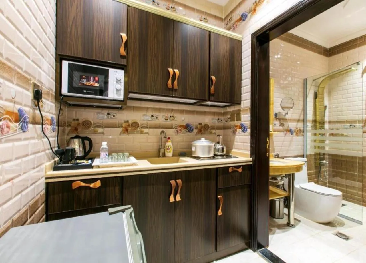 Kitchen or kitchenette in لامبرت للشقق المخدومة