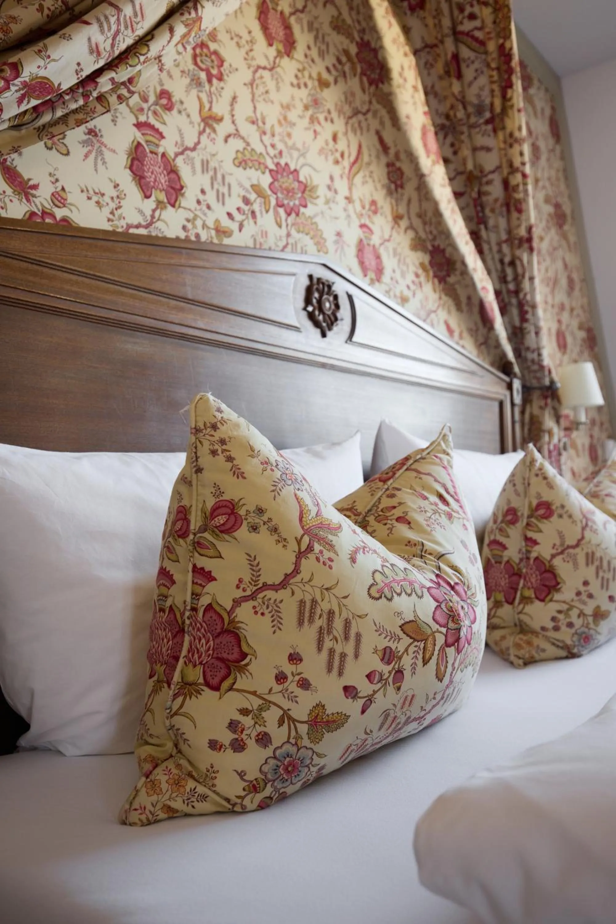 Photo of the whole room, Bed in Hotel Detmolder Hof