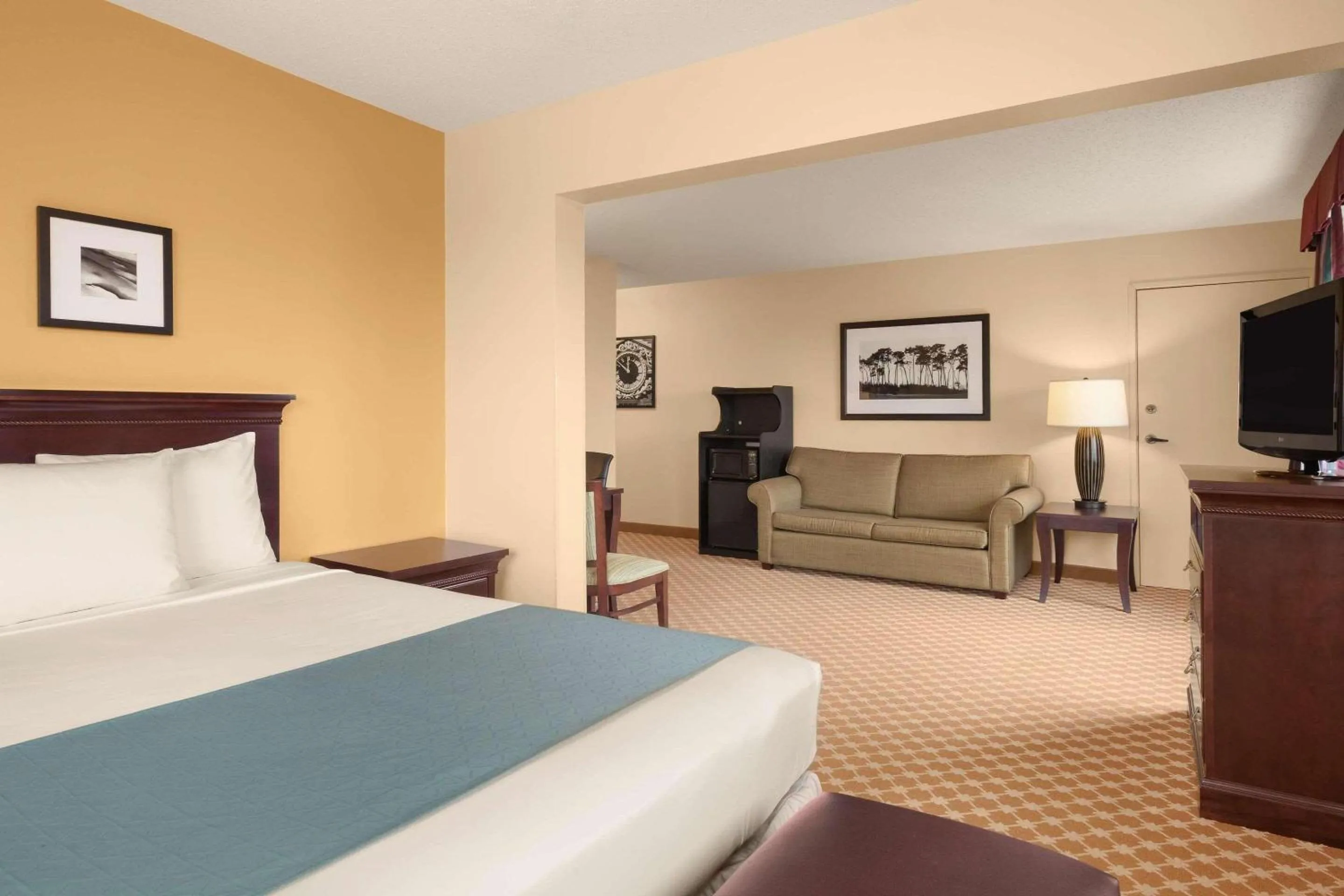 Bedroom, Bed in Country Inn & Suites by Radisson, Sioux Falls, SD