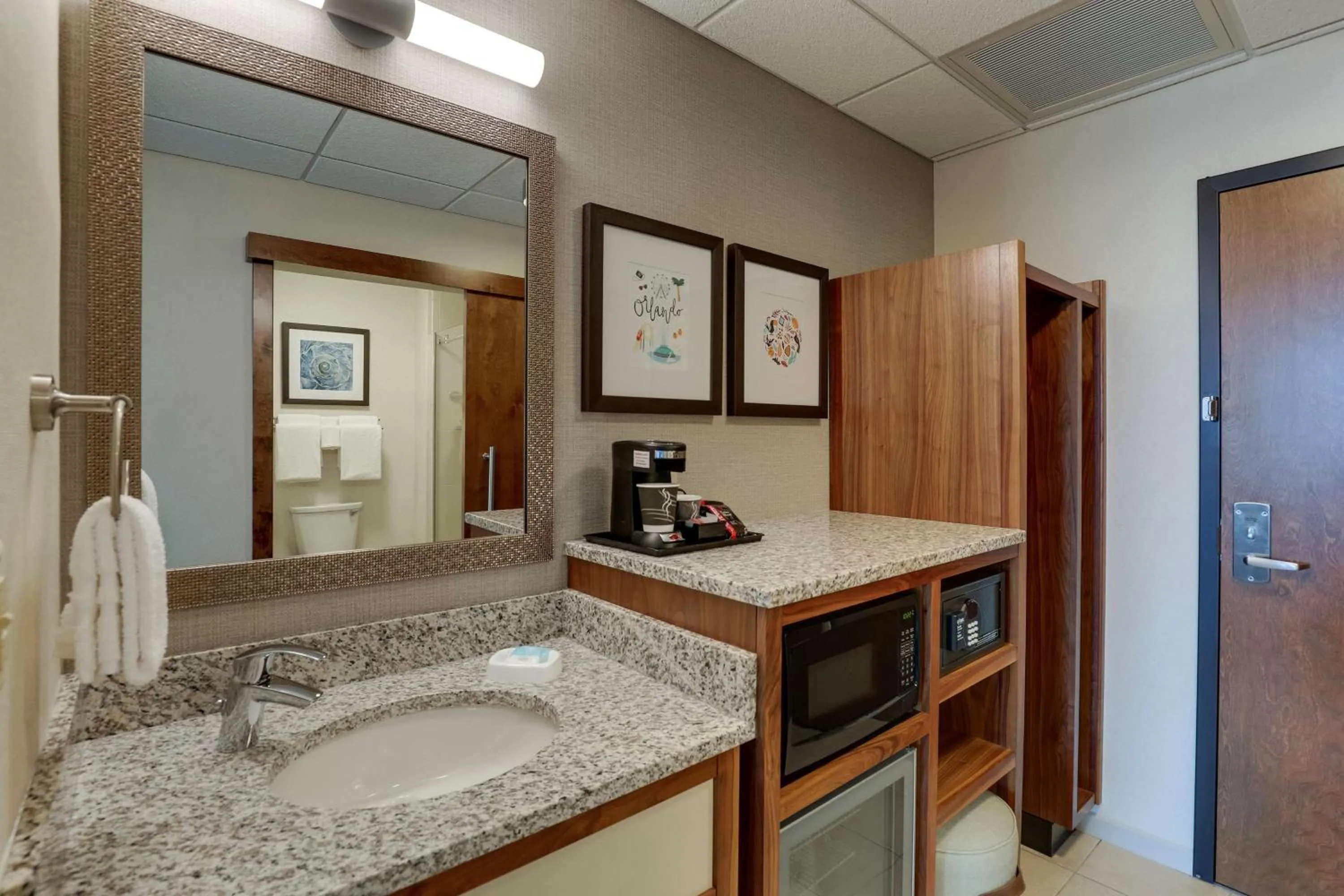 Bedroom in Drury Plaza Hotel Orlando - Disney Springs Area