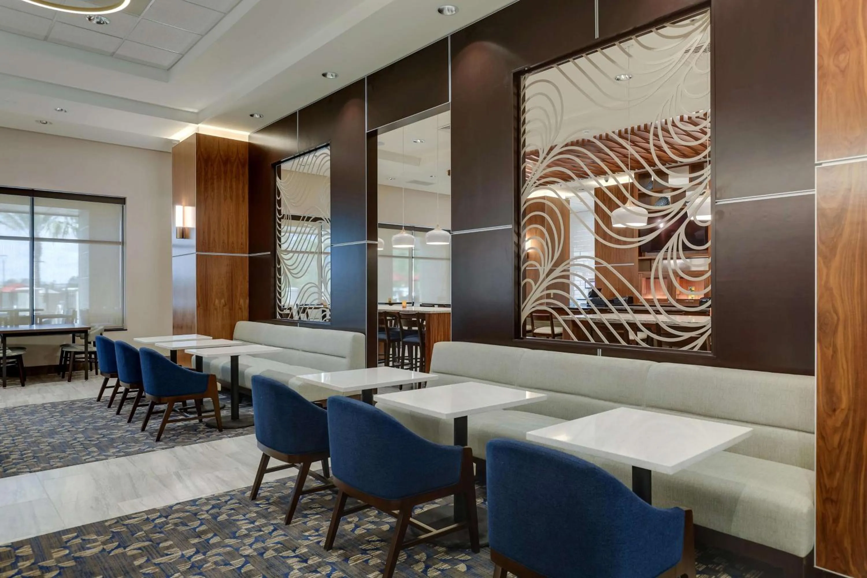 Lobby or reception in Drury Plaza Hotel Orlando - Disney Springs Area
