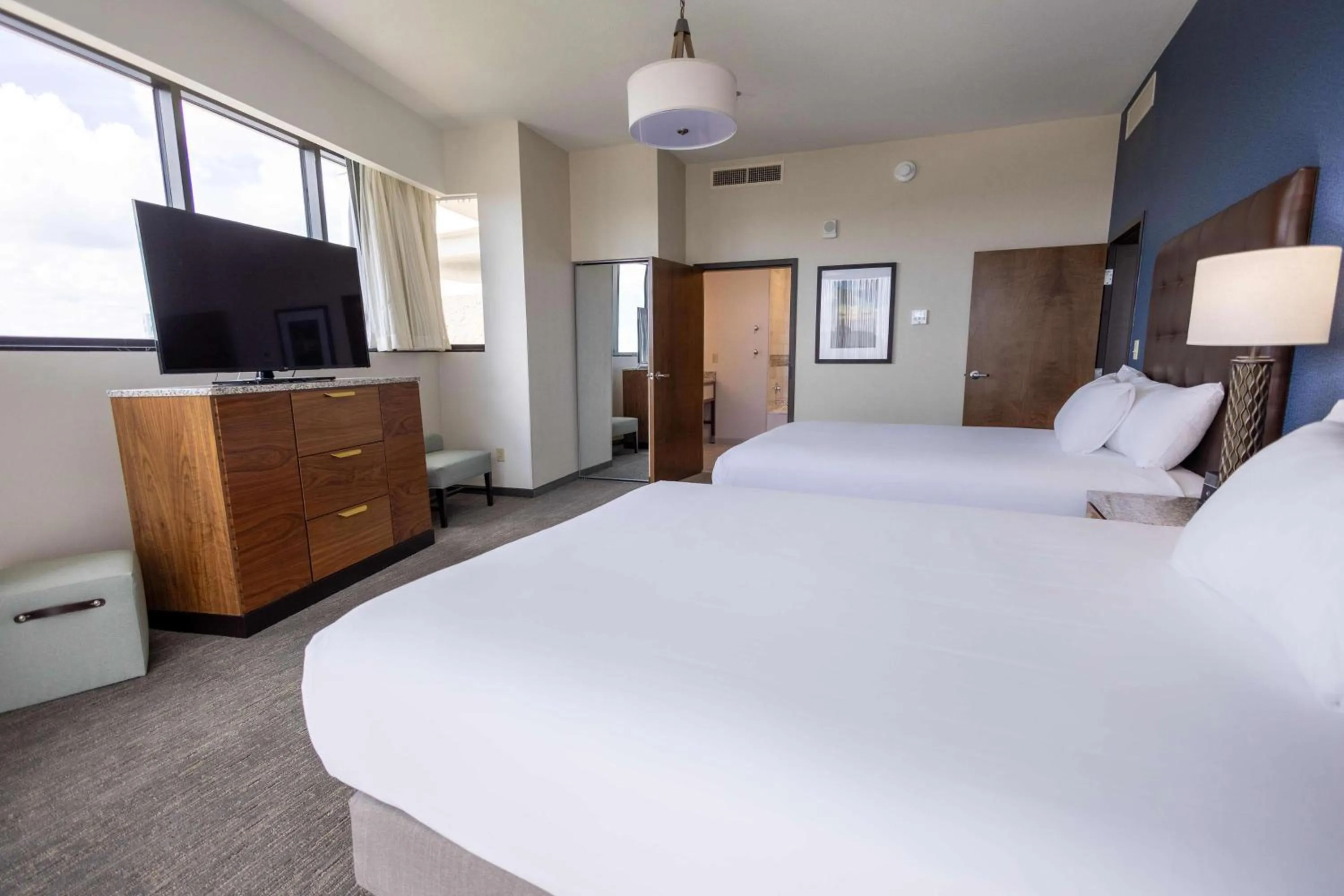 Bedroom, Bed in Drury Plaza Hotel Orlando - Disney Springs Area
