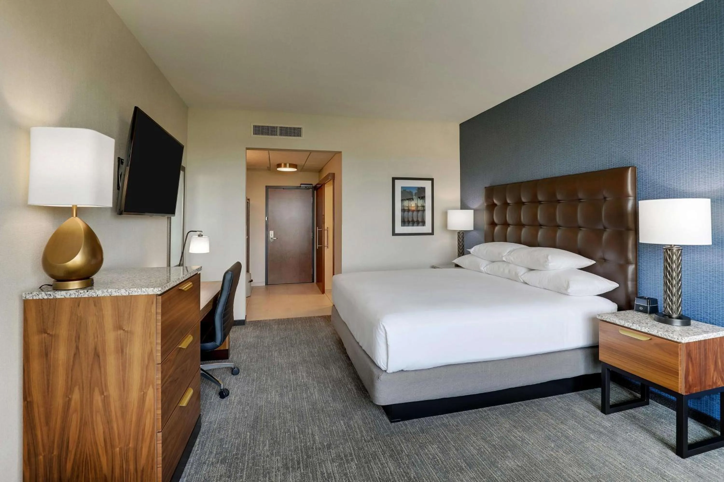 Bedroom, Bed in Drury Plaza Hotel Orlando - Disney Springs Area
