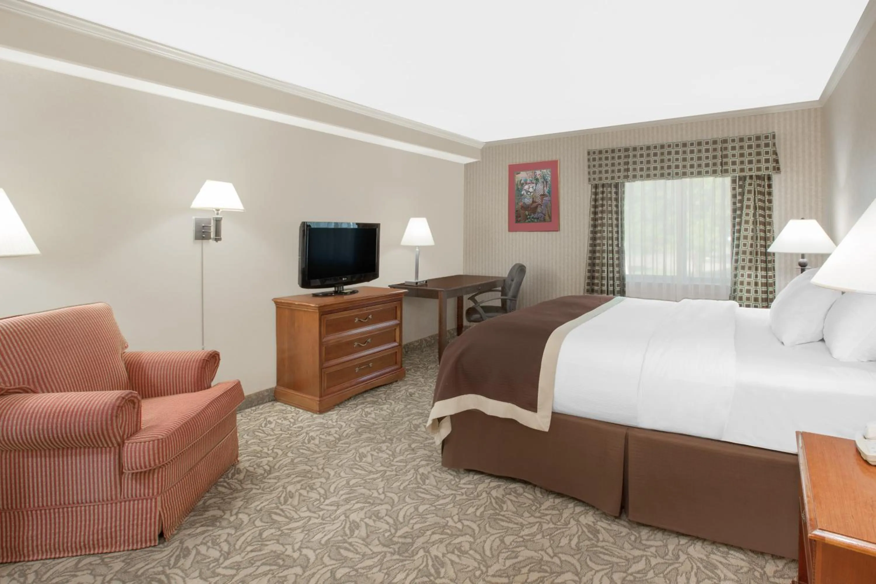 Photo of the whole room, Bed in Baymont by Wyndham Jackson