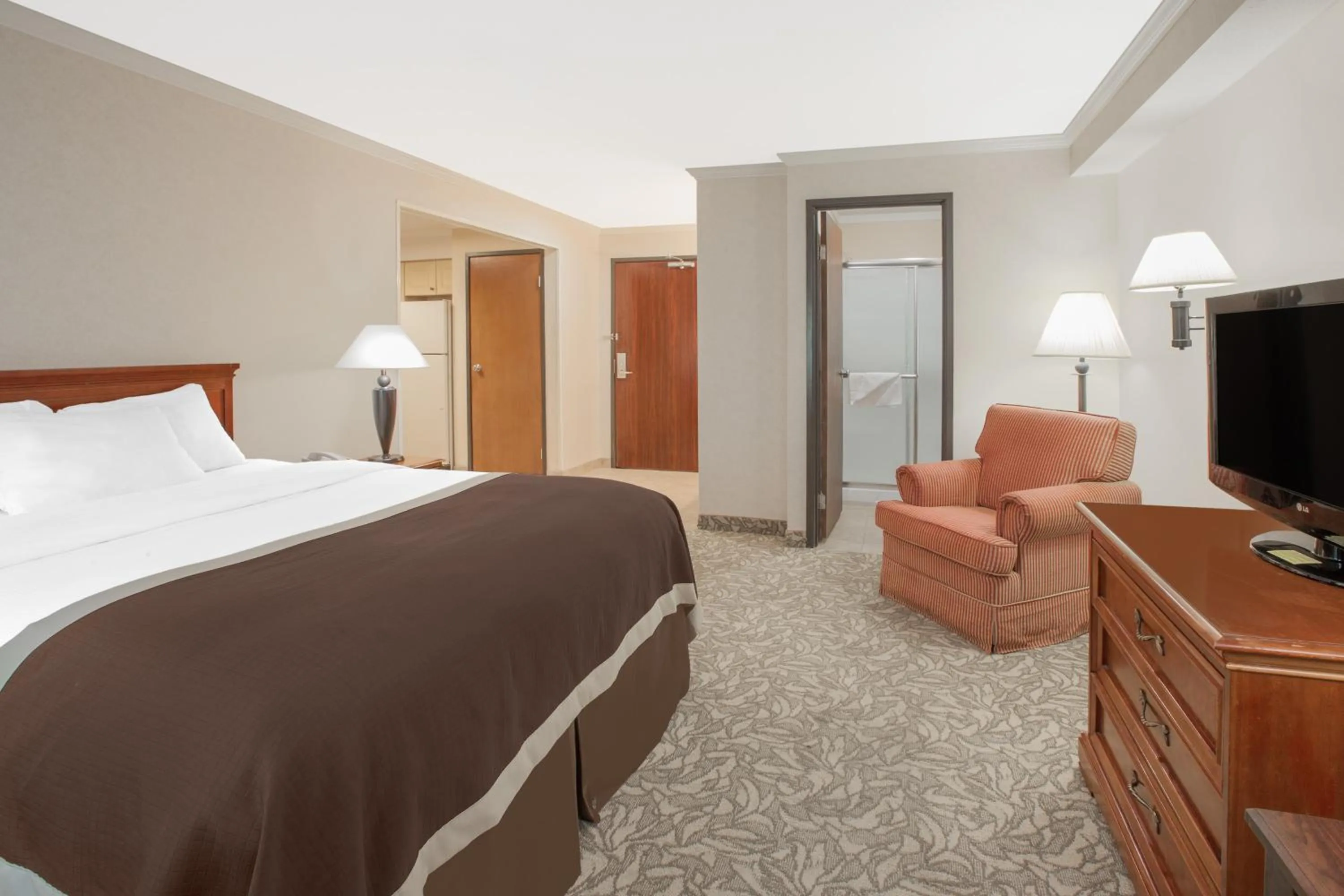 Photo of the whole room, Bed in Baymont by Wyndham Jackson