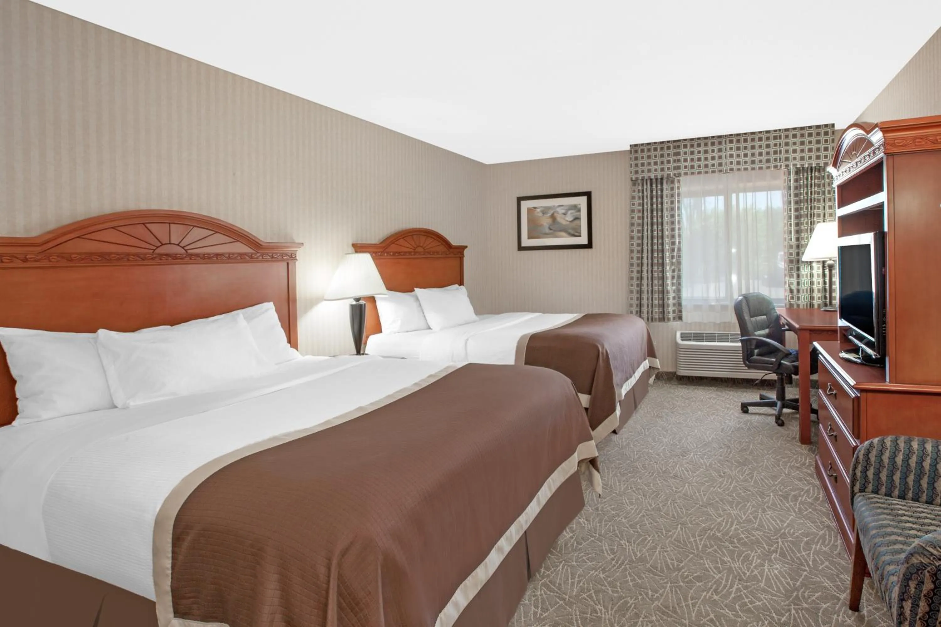 Photo of the whole room, Bed in Baymont by Wyndham Jackson