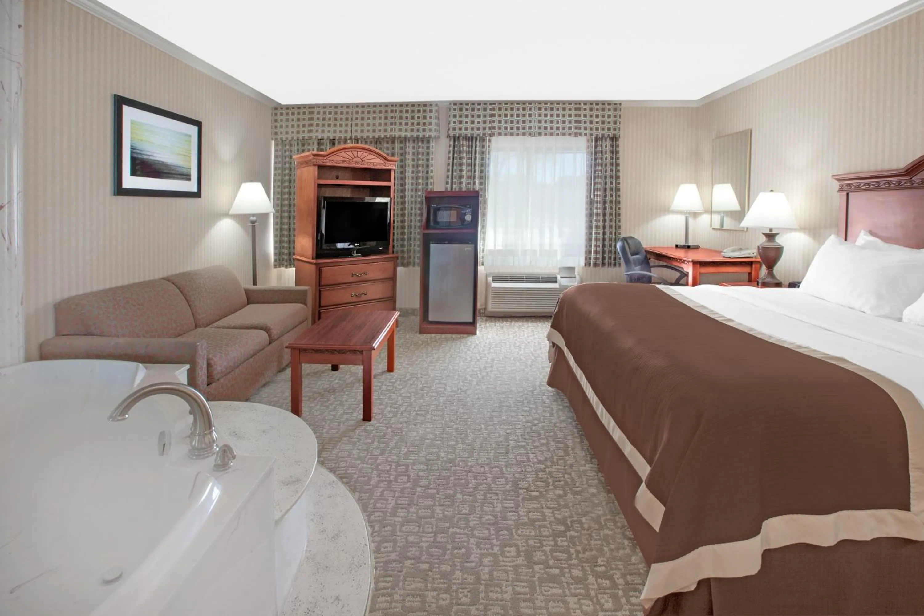 Photo of the whole room, Bed in Baymont by Wyndham Jackson