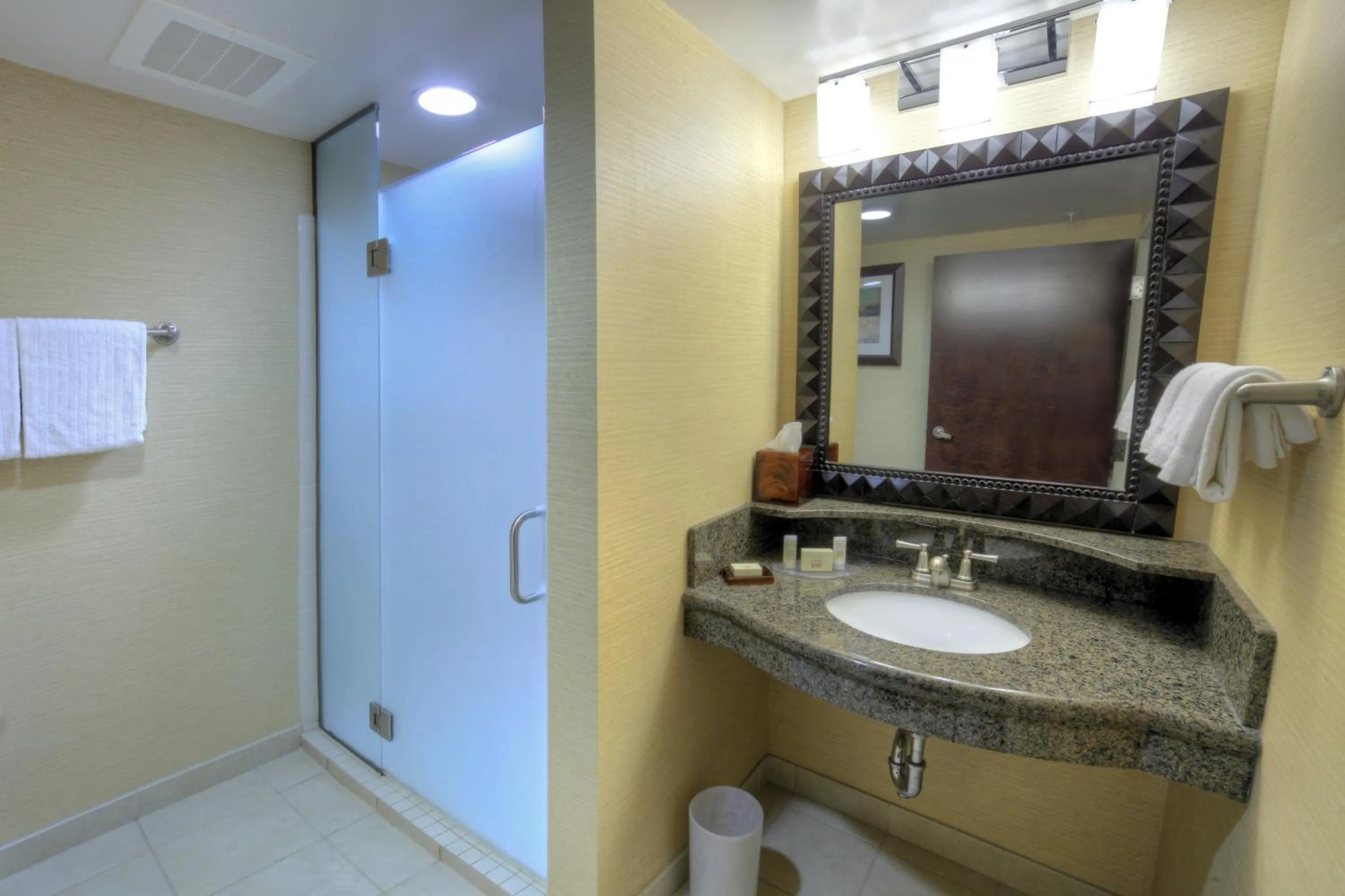 Bedroom in Courtyard Marriott Lake Placid