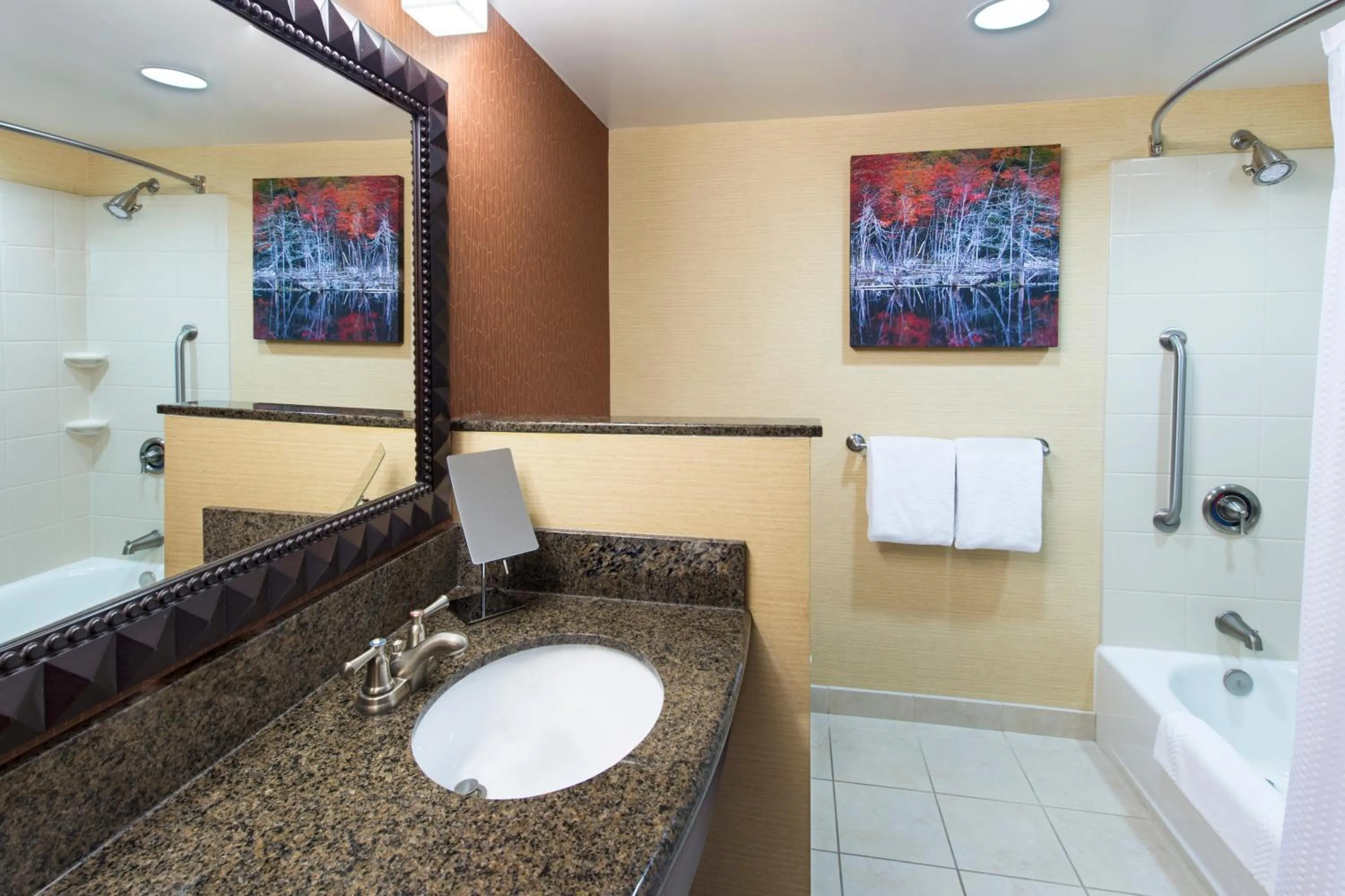 Bedroom in Courtyard Marriott Lake Placid