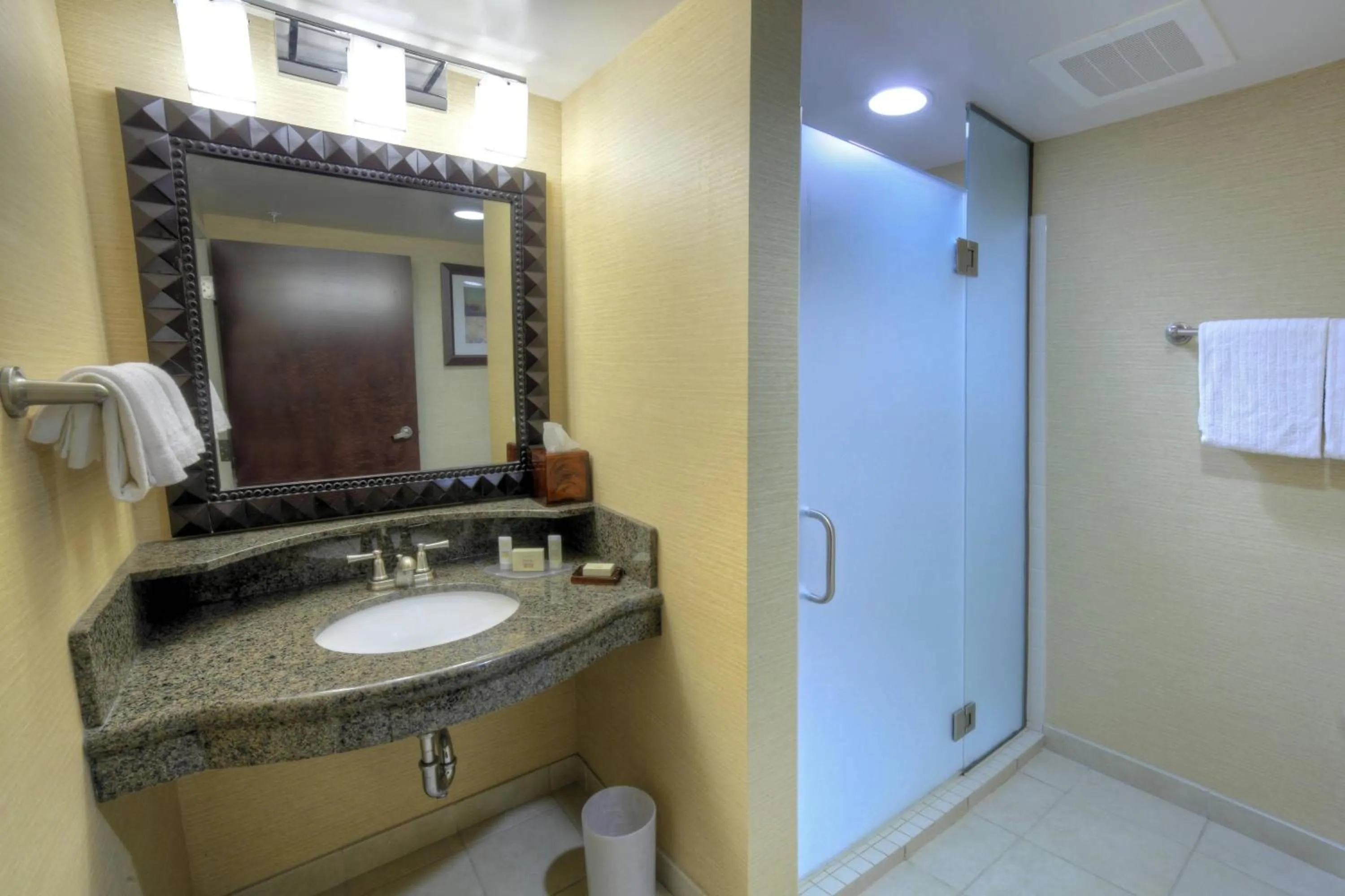 Bathroom in Courtyard Marriott Lake Placid