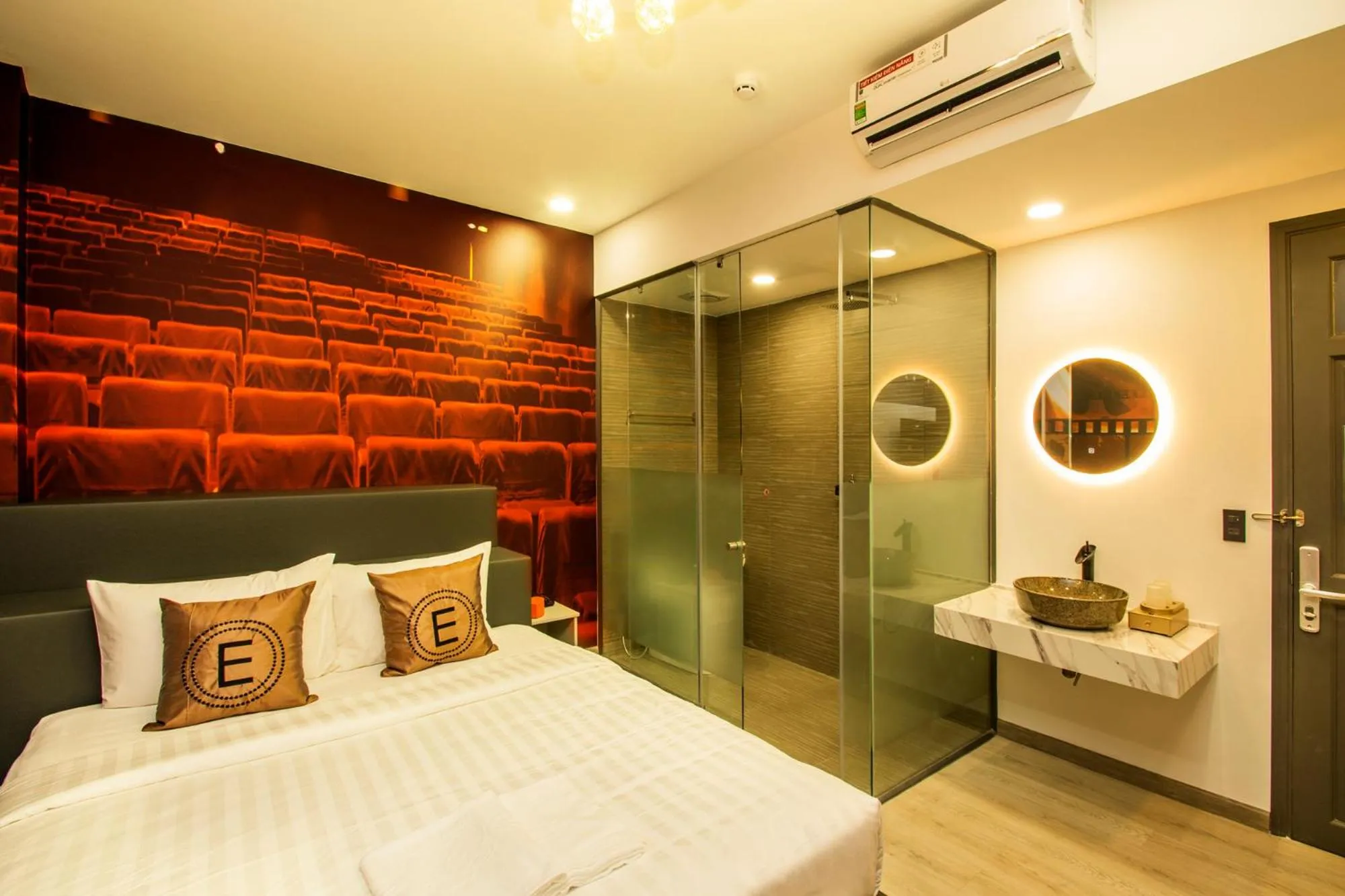 Shower, Bed in EROS HOTEL 2 - Love Hotel