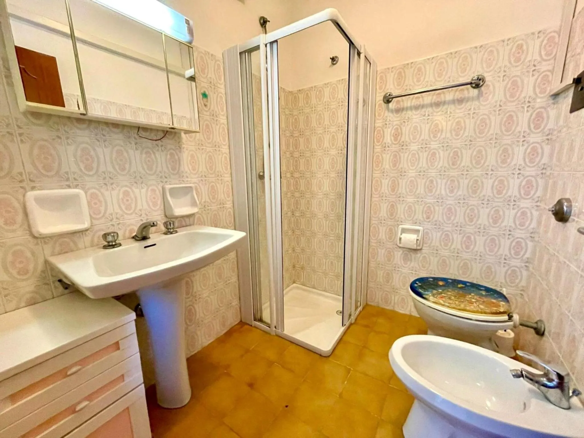 Shower in Sea view apartment with shared pool