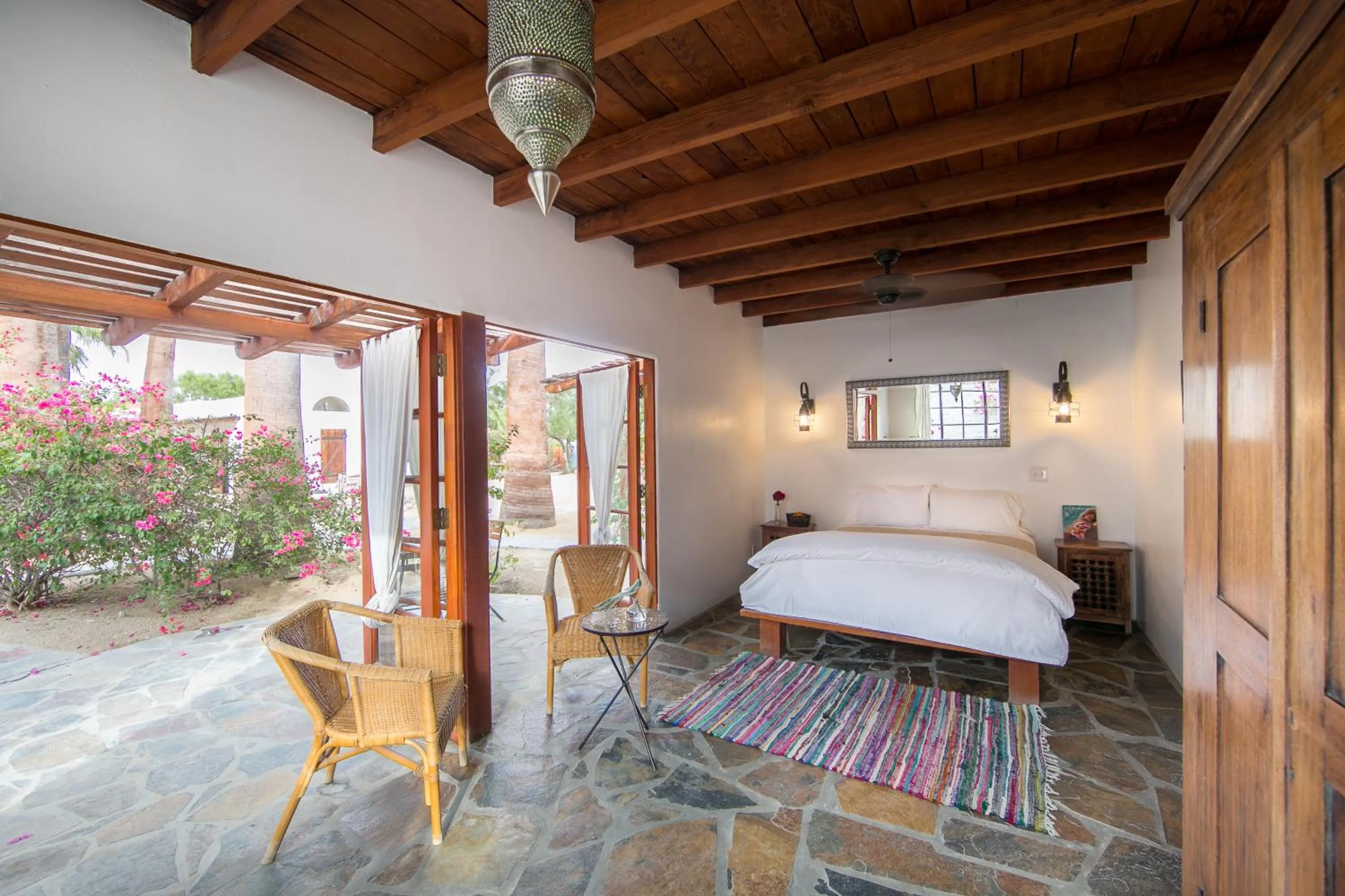 Photo of the whole room, Bed in Korakia Pensione