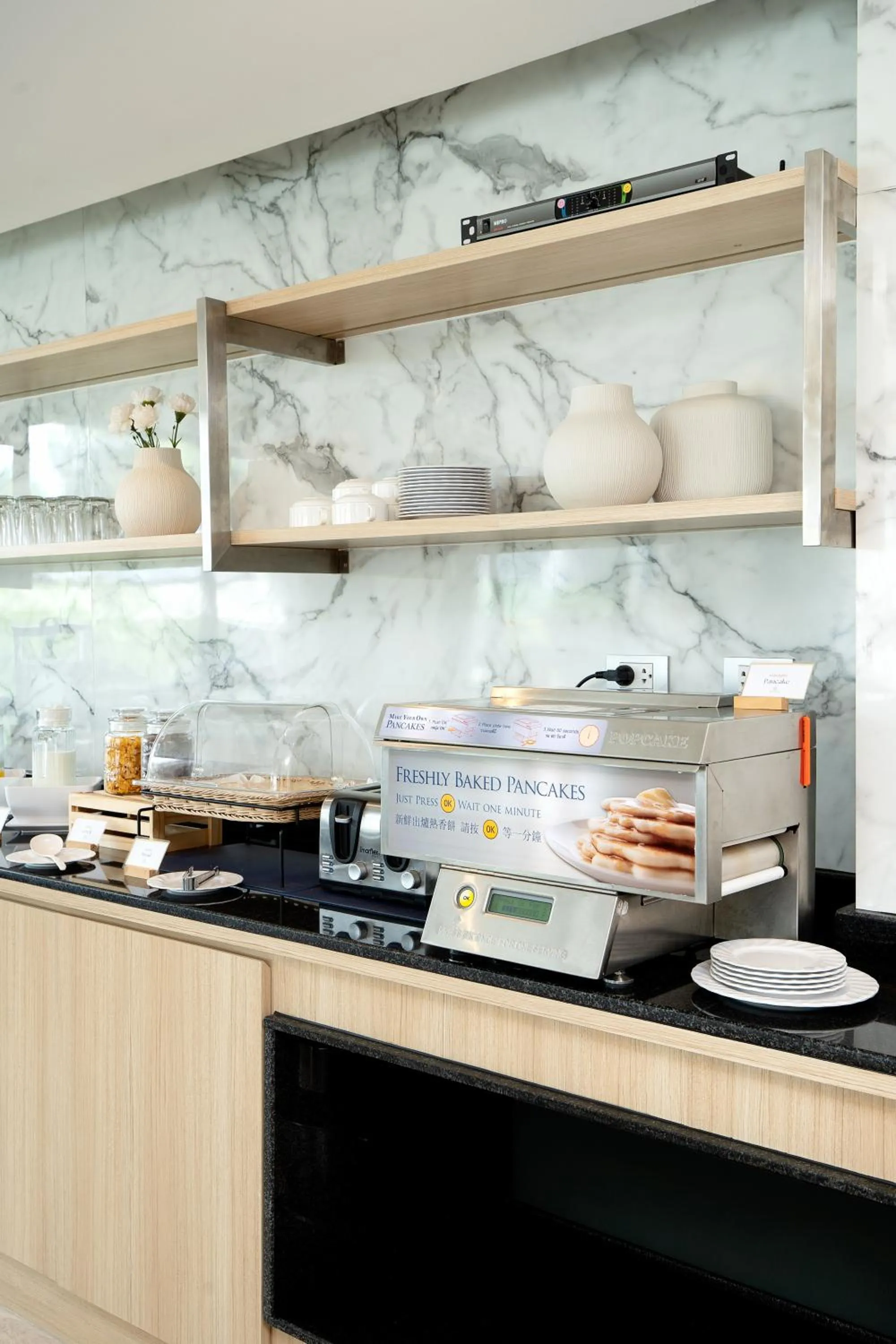 Food in The Riski Hotel at Bangphlat Station SHA