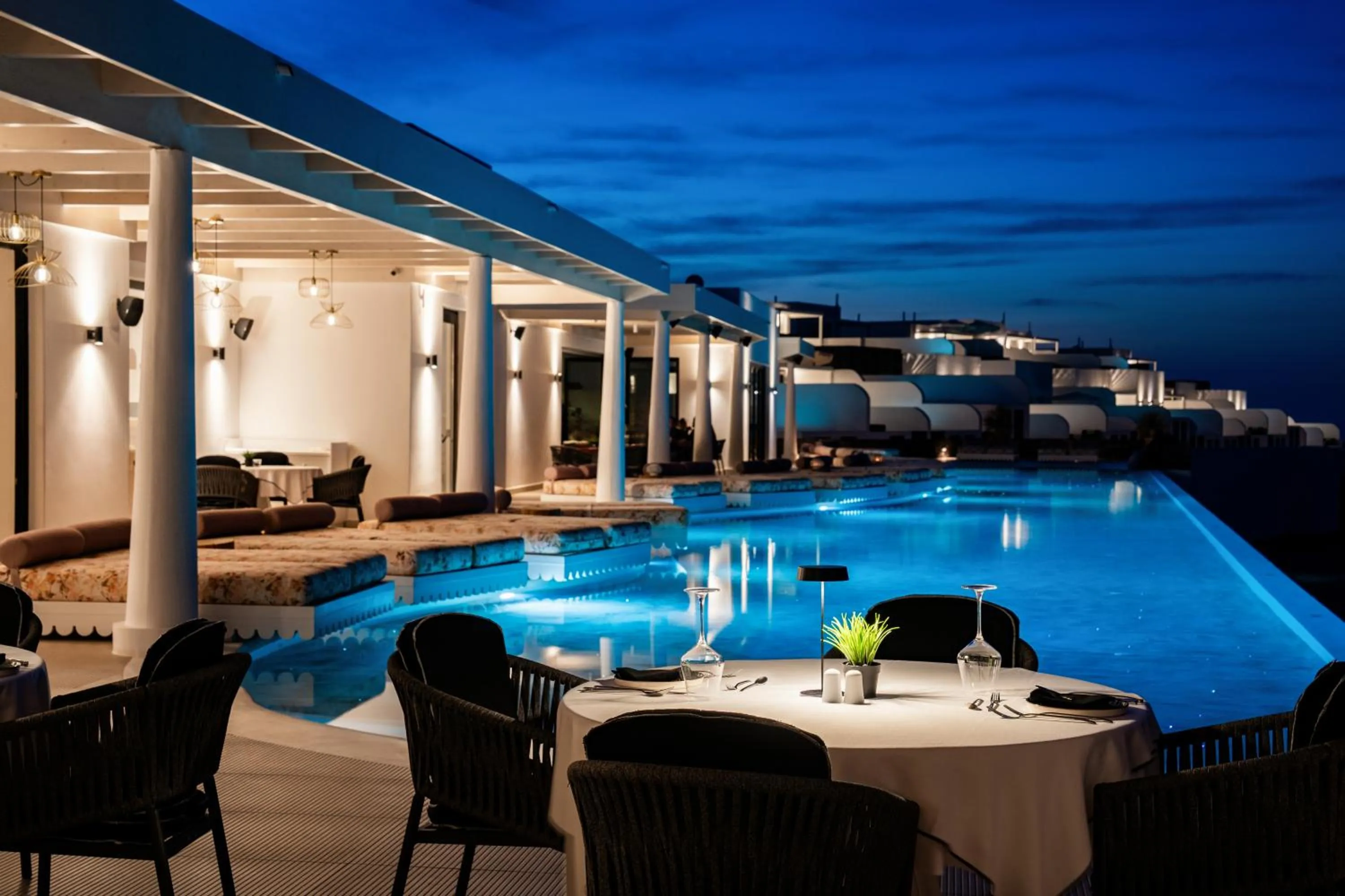 Restaurant/places to eat in Cresanto Luxury Suites