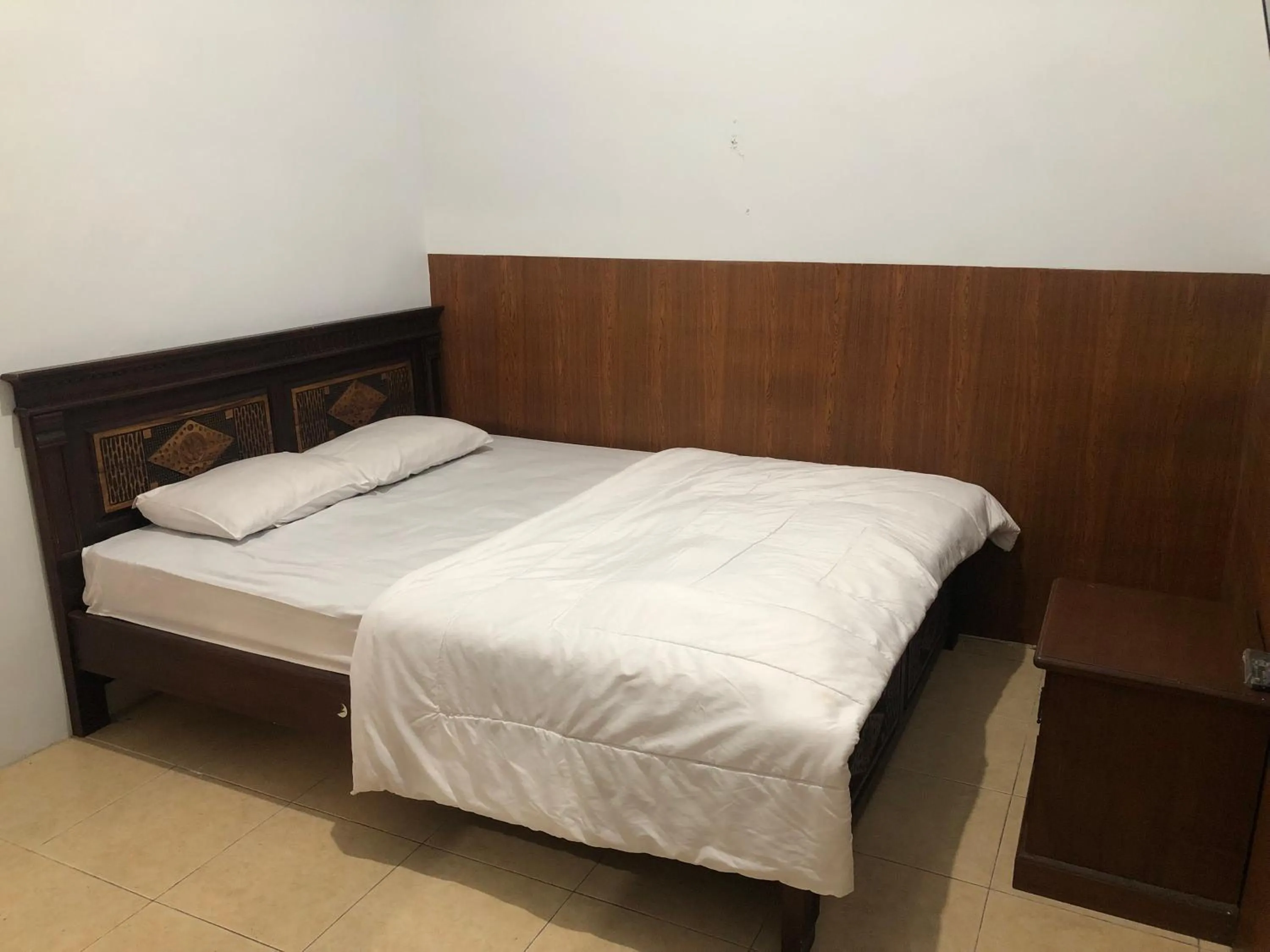 Bedroom in Anind Guest House near Museum Angkut Batu RedPartner