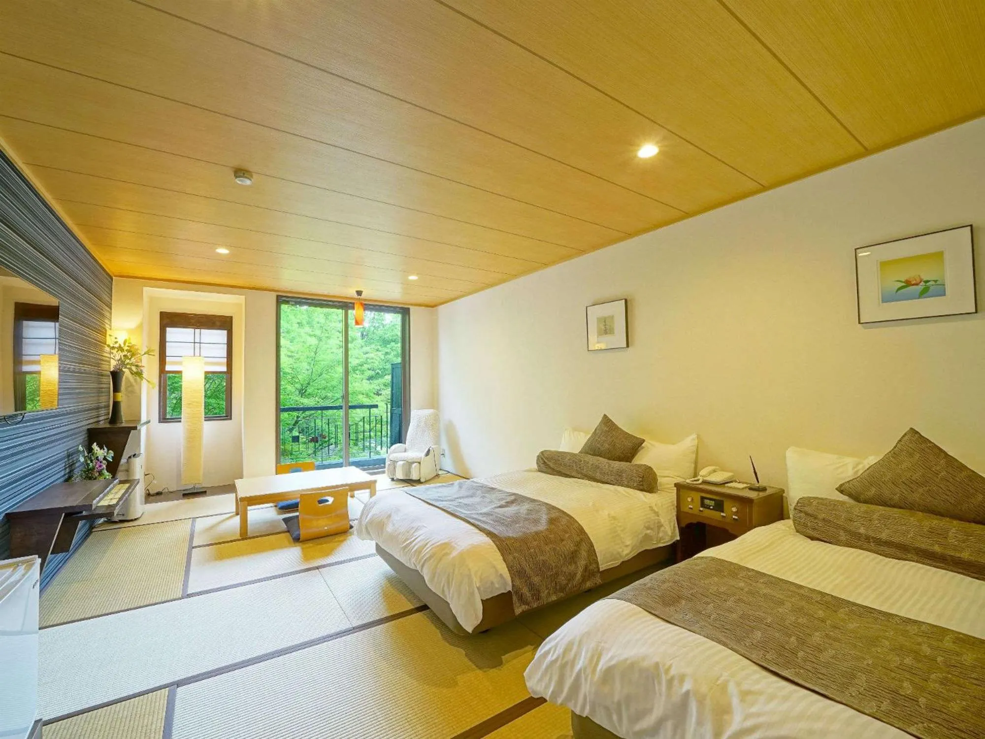 Photo of the whole room, Bed in 伊豆高原温泉ホテル 森の泉