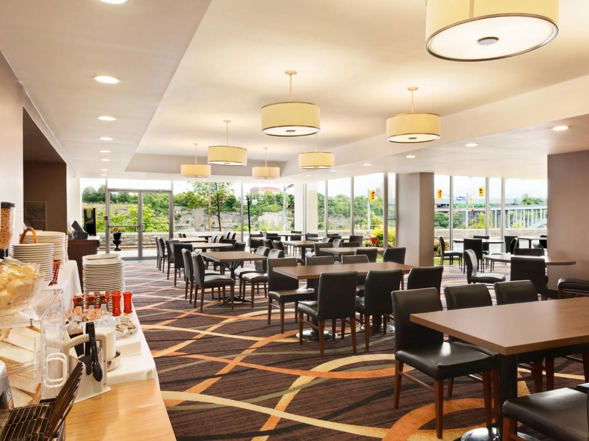 Restaurant/places to eat in Travelodge by Wyndham Niagara Falls Fallsview