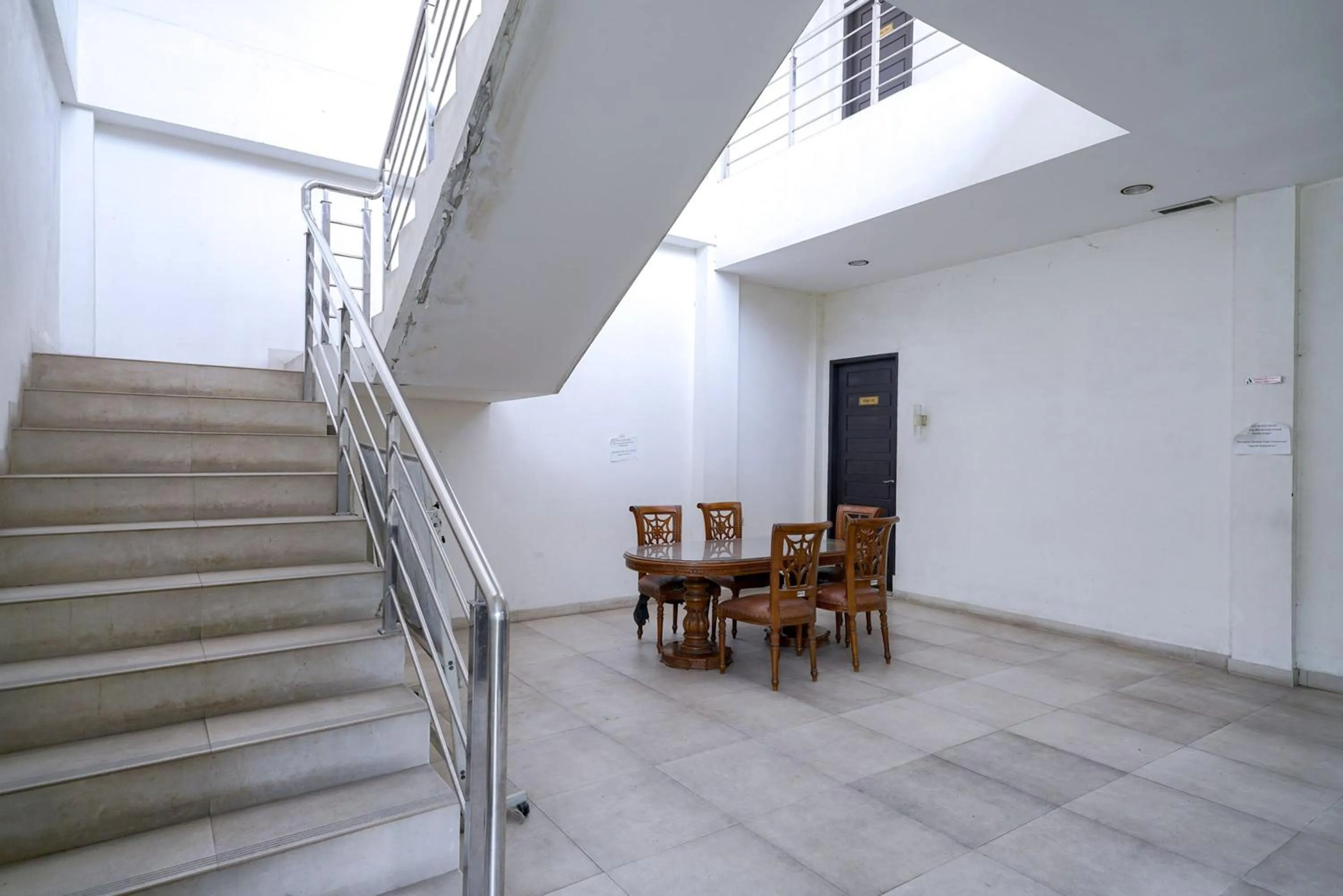 Property building in RedDoorz @ Avros Guest House Medan