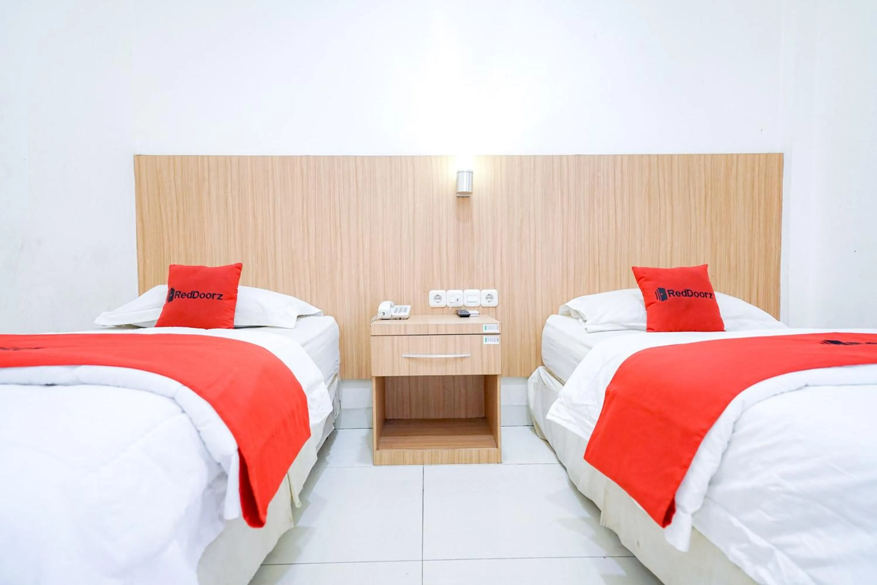 Bedroom, Bed in RedDoorz @ Avros Guest House Medan