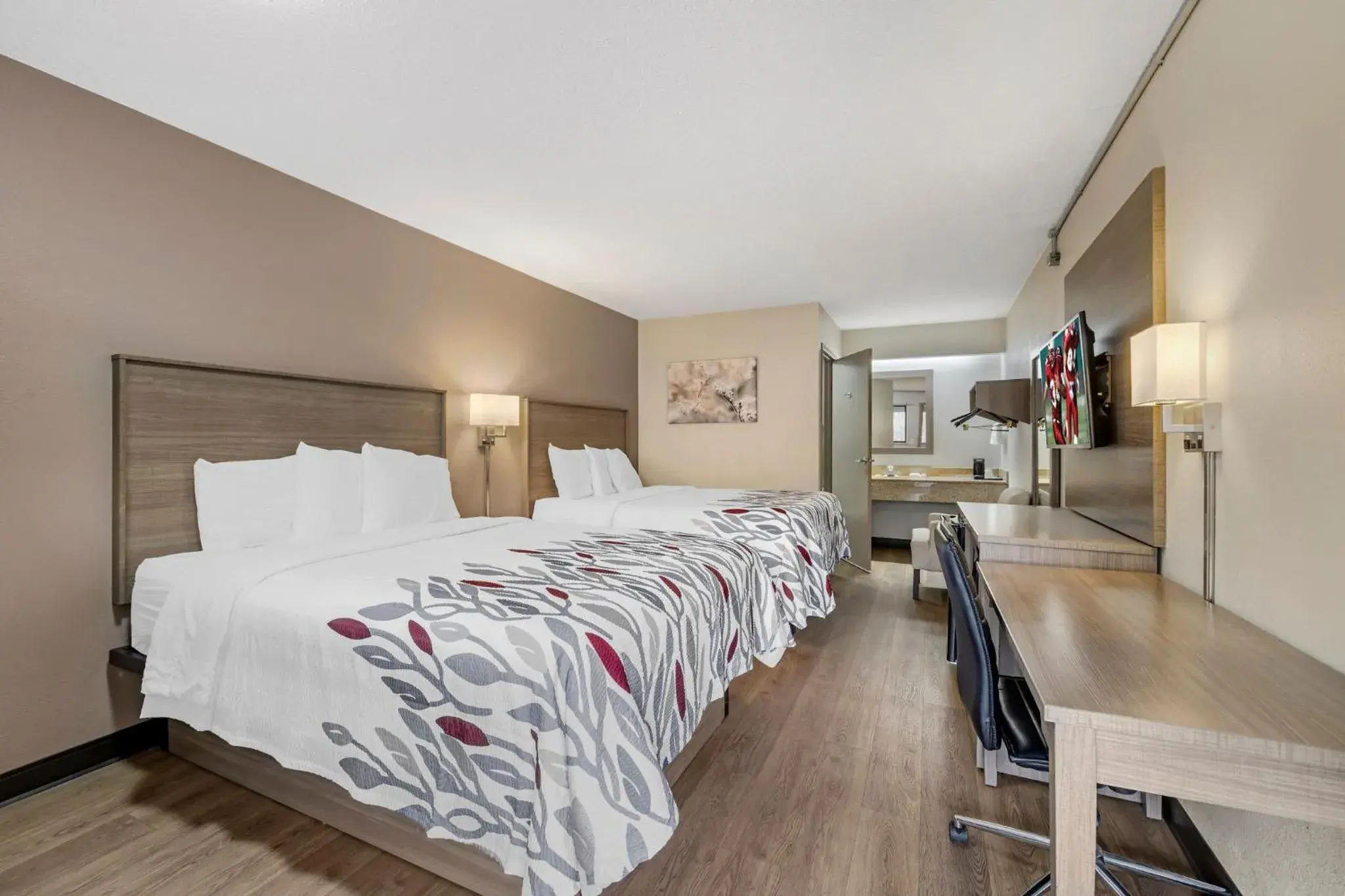 Deluxe Room with Two Queen Beds Non-Smoking in Red Roof Inn Parsippany Deluxe Room with Two Queen Beds Non-Smoking in Red Roof Inn Parsippany