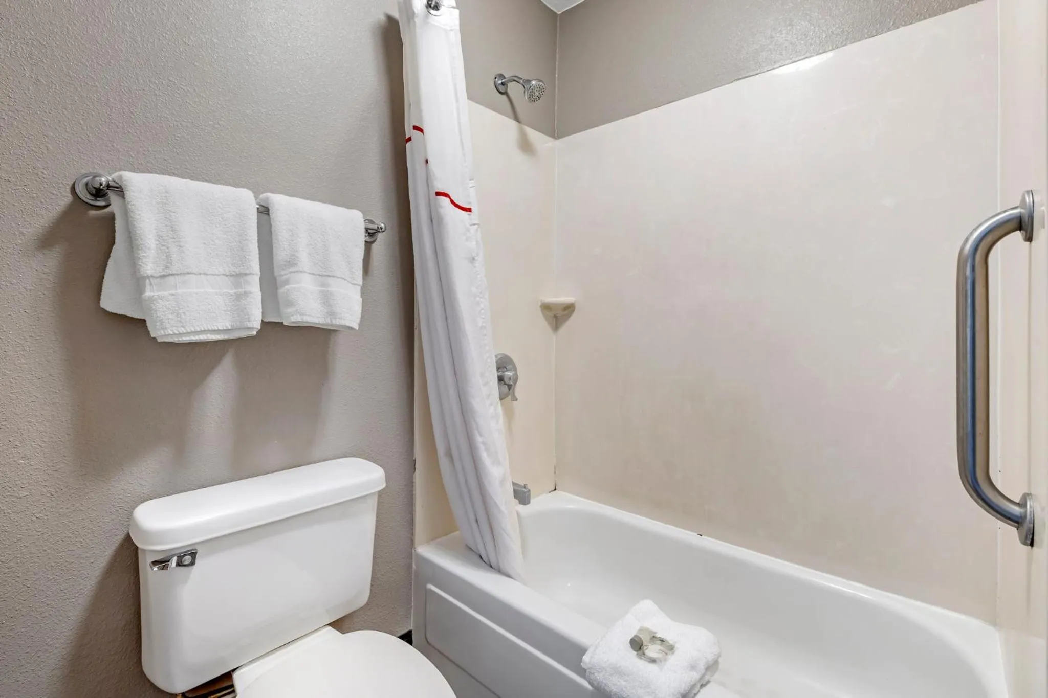 Bathroom in Red Roof Inn Parsippany