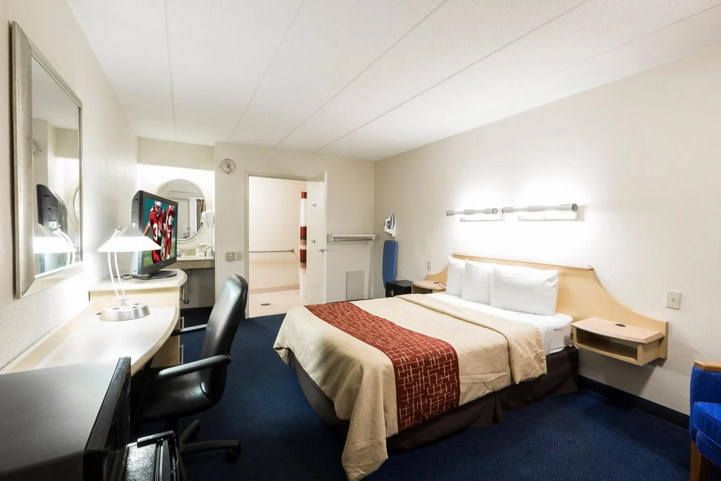 Superior Queen Room Disability Access Roll-In Shower Non-Smoking in Red Roof Inn Parsippany Superior Queen Room Disability Access Roll-In Shower Non-Smoking in Red Roof Inn Parsippany