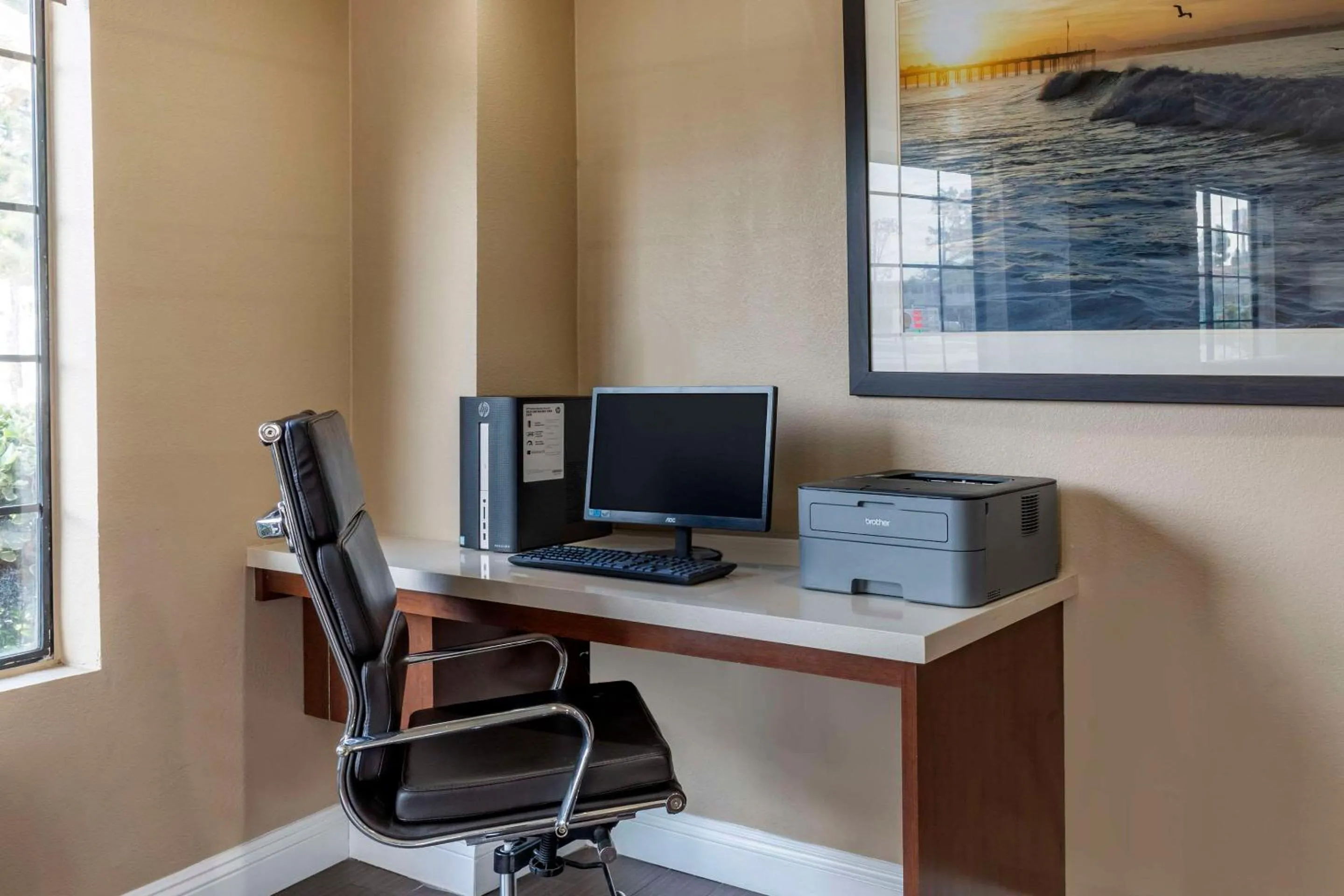 Business facilities in Comfort Inn & Suites Ventura Beach