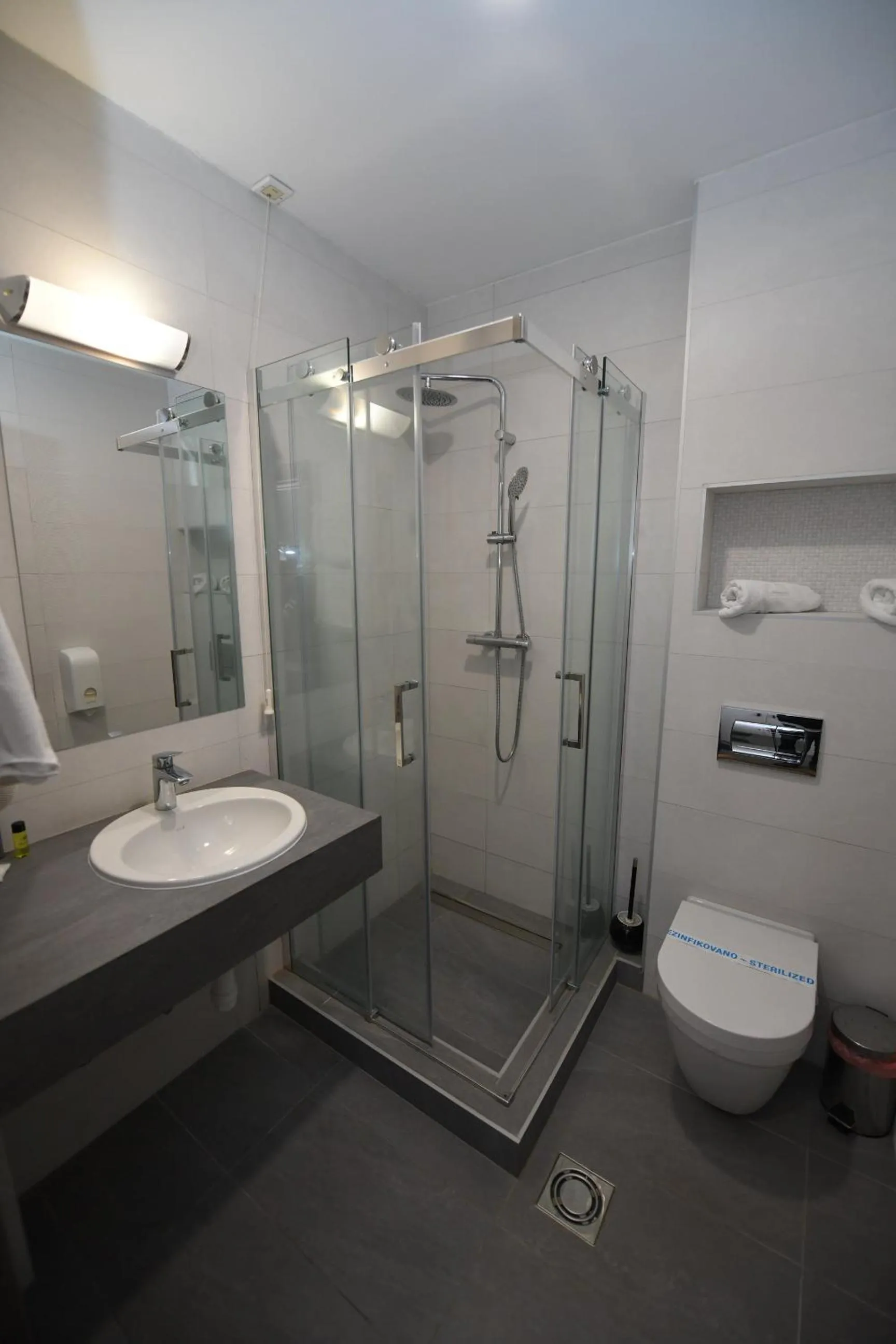 Shower in Hotel Kole