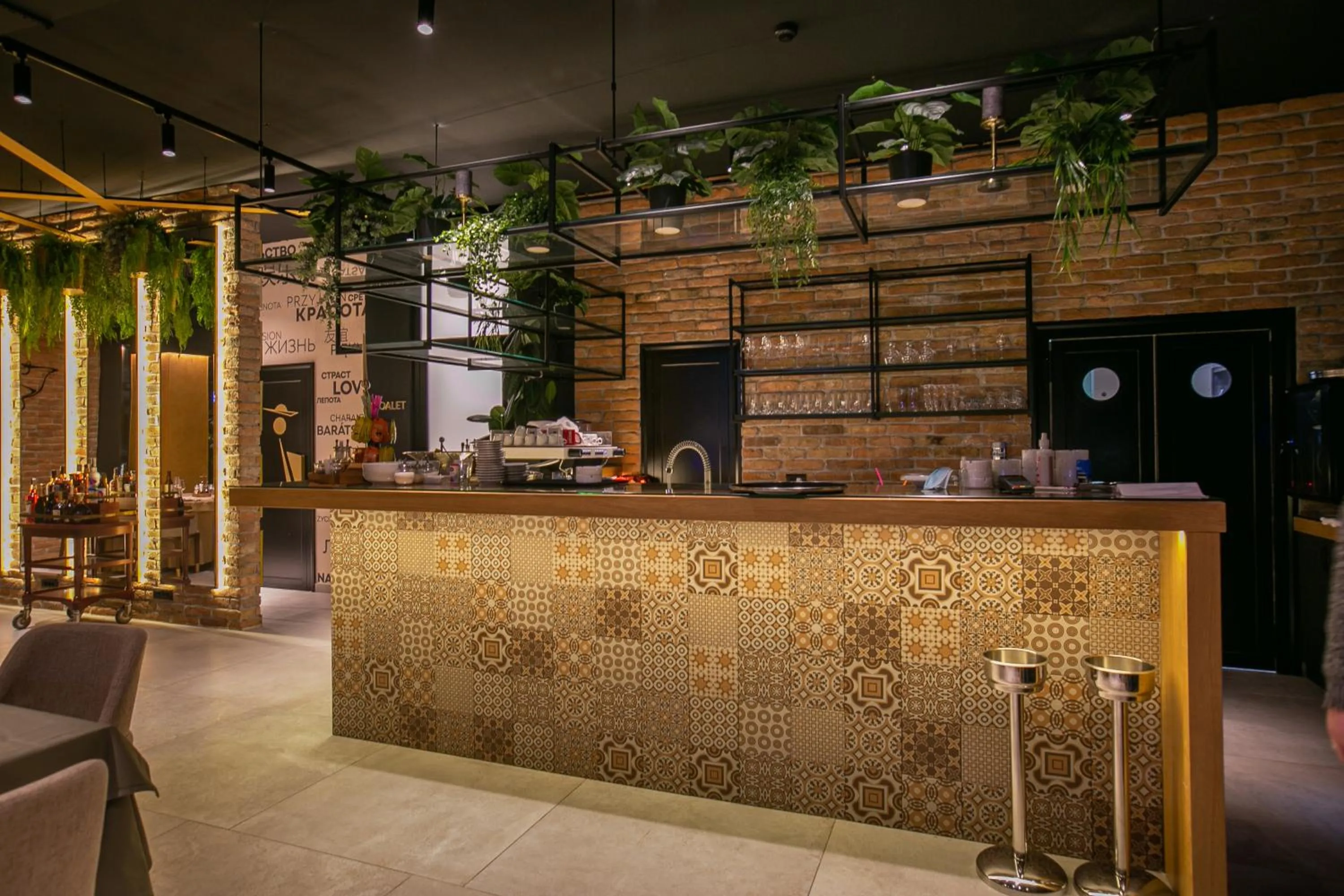 Restaurant/places to eat in Hotel Kole