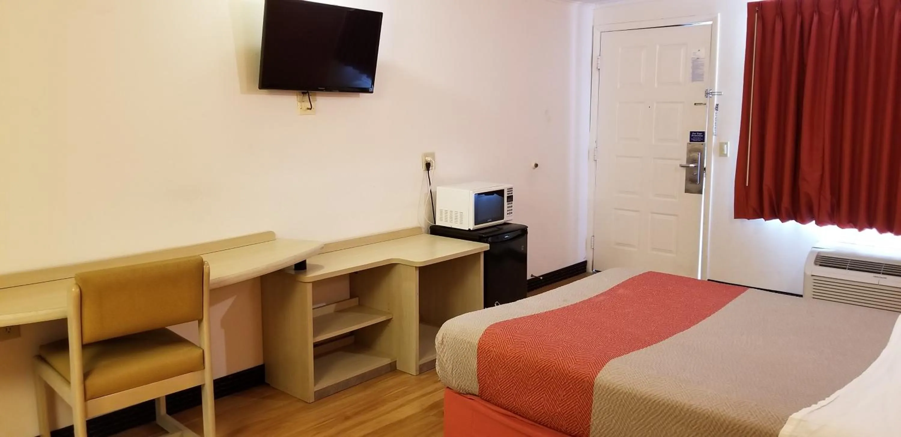 TV and multimedia, Bed in FairBridge Inn Express London