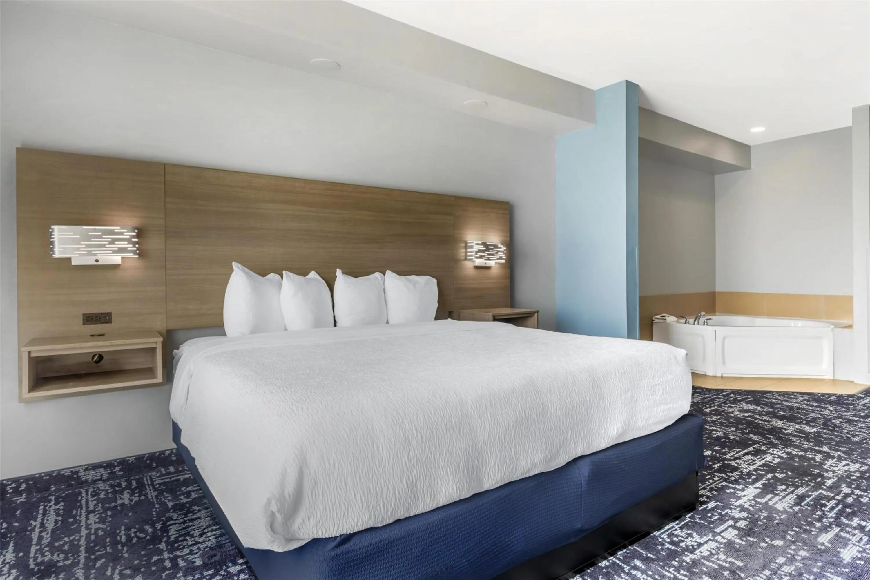 Bedroom, Bed in Best Western Plus Fort Worth Forest Hill Inn & Suites