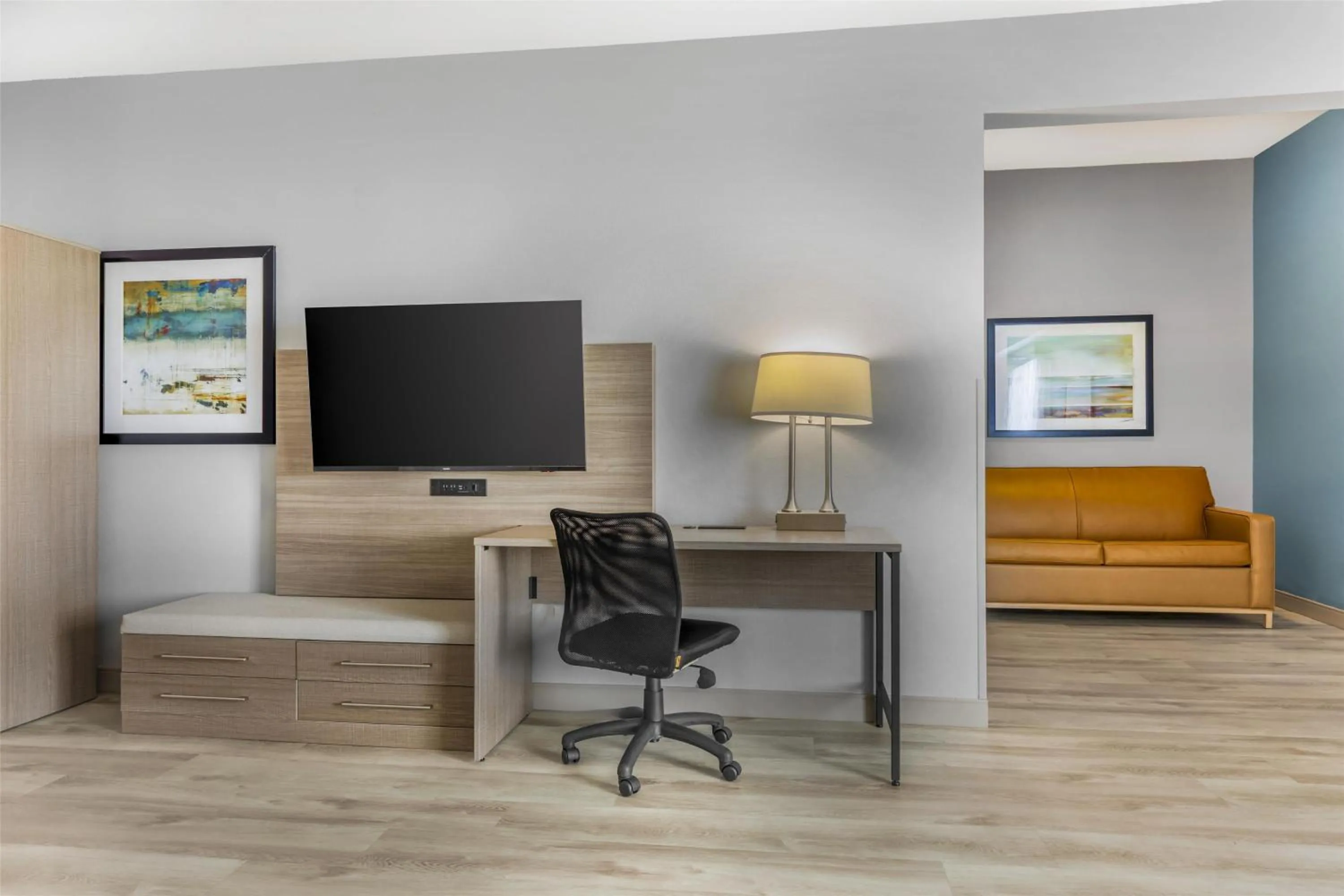 Bedroom in Best Western Plus Fort Worth Forest Hill Inn & Suites