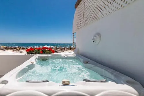 Superb Large Apartment on the Beach